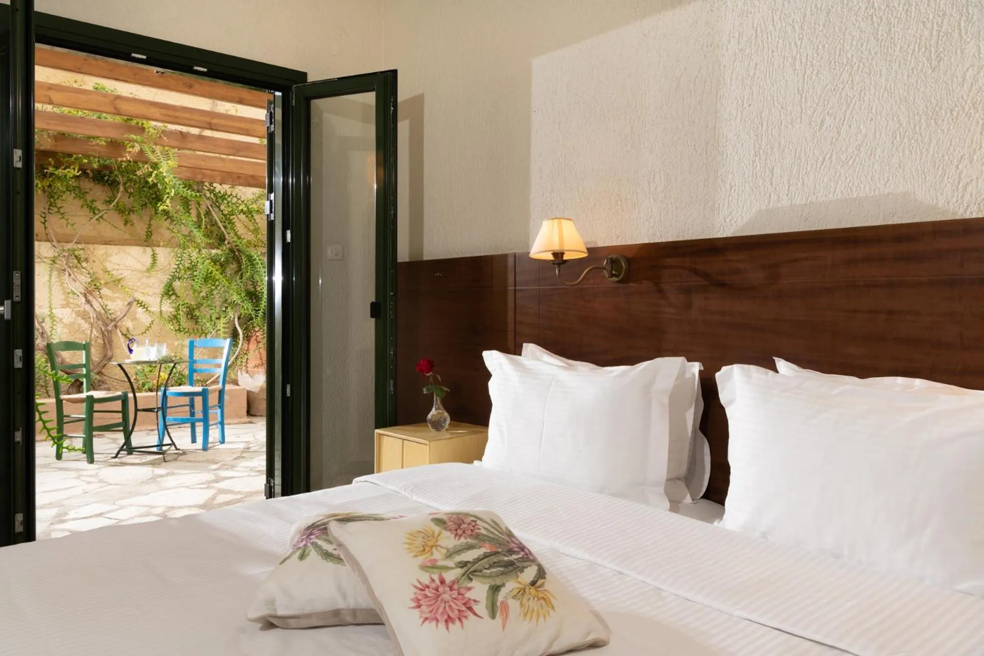 Patio, Bed in Porto Sisi Hotel Apartments