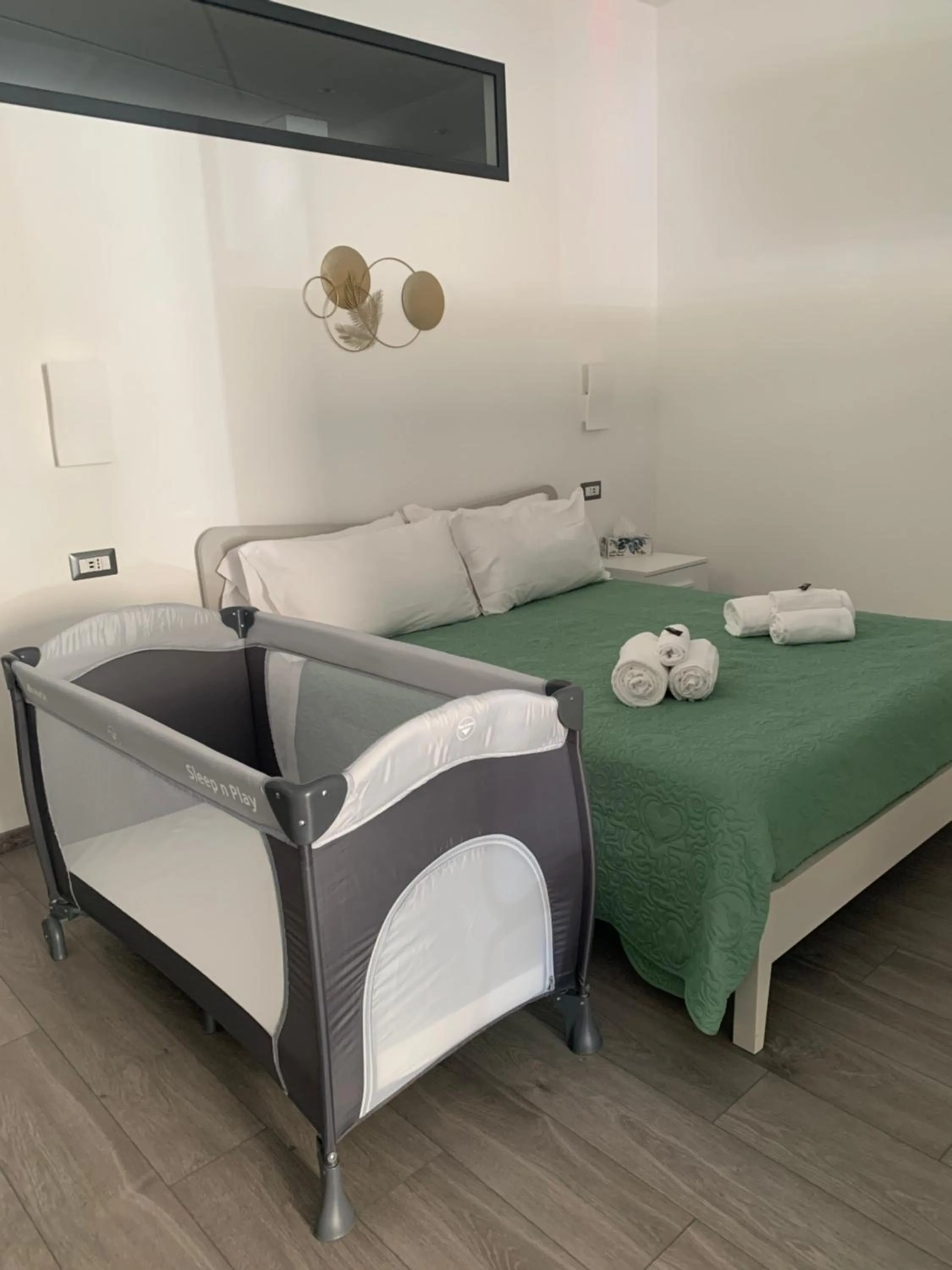 cot, Bed in San Saba Street Apartment 52