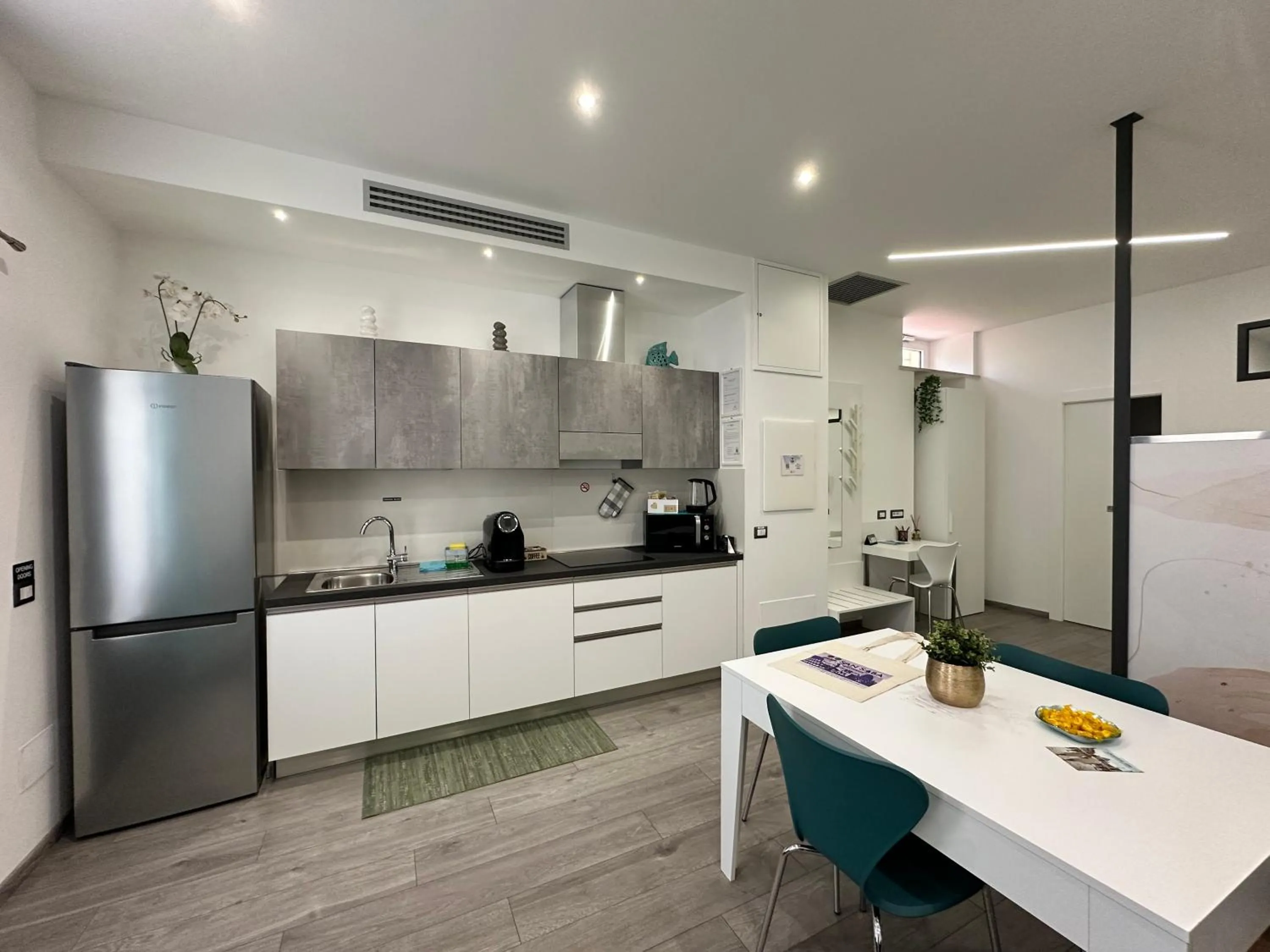 Kitchen or kitchenette in San Saba Street Apartment 52