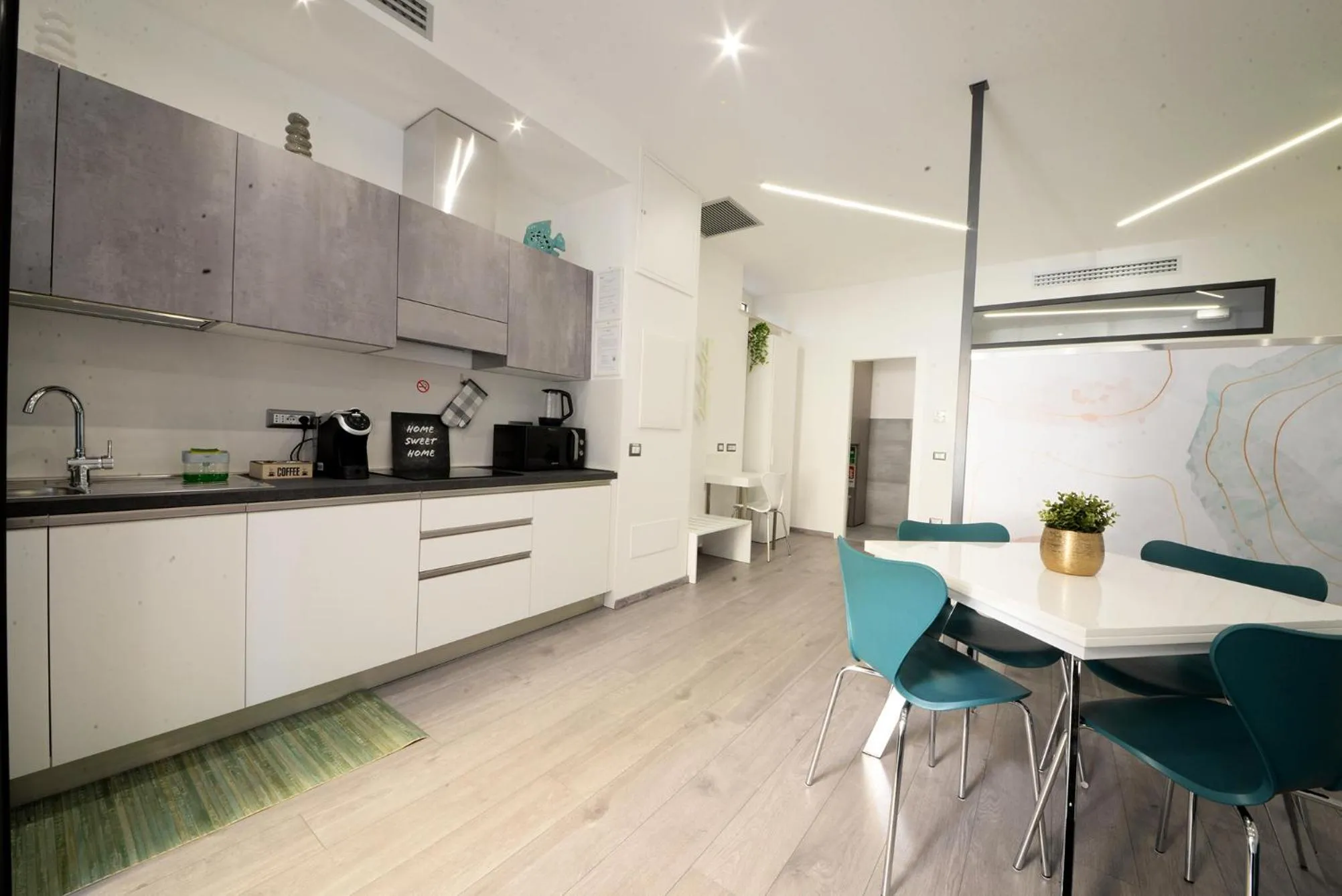 Coffee/tea facilities in San Saba Street Apartment 52