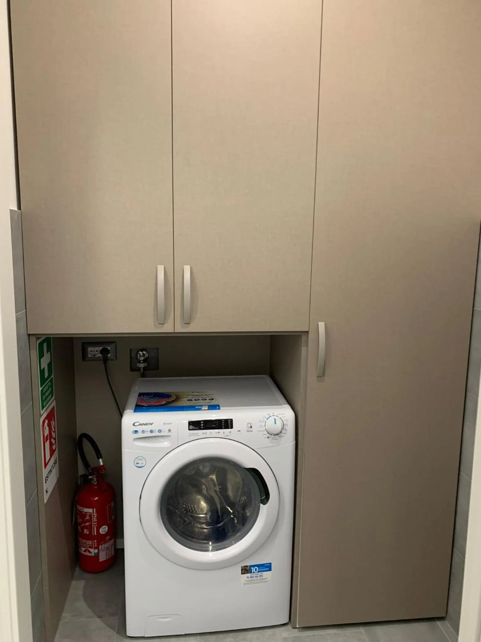 washing machine in San Saba Street Apartment 52