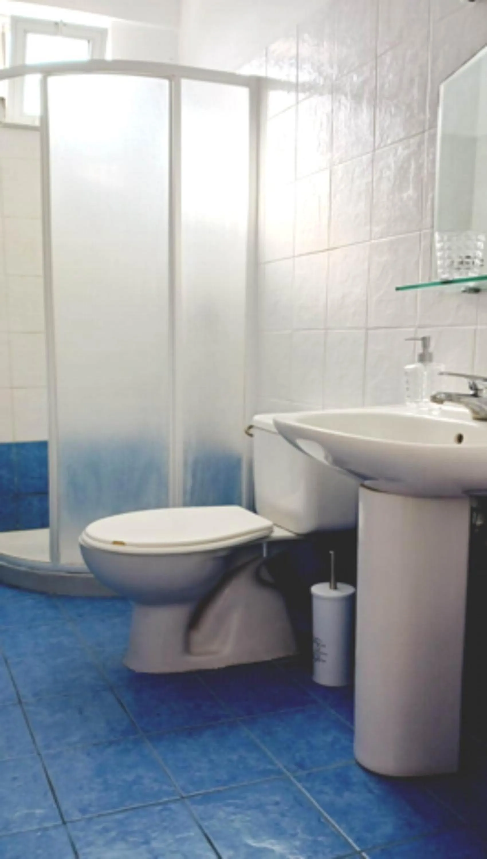 Bathroom in JP Pool & Apartments