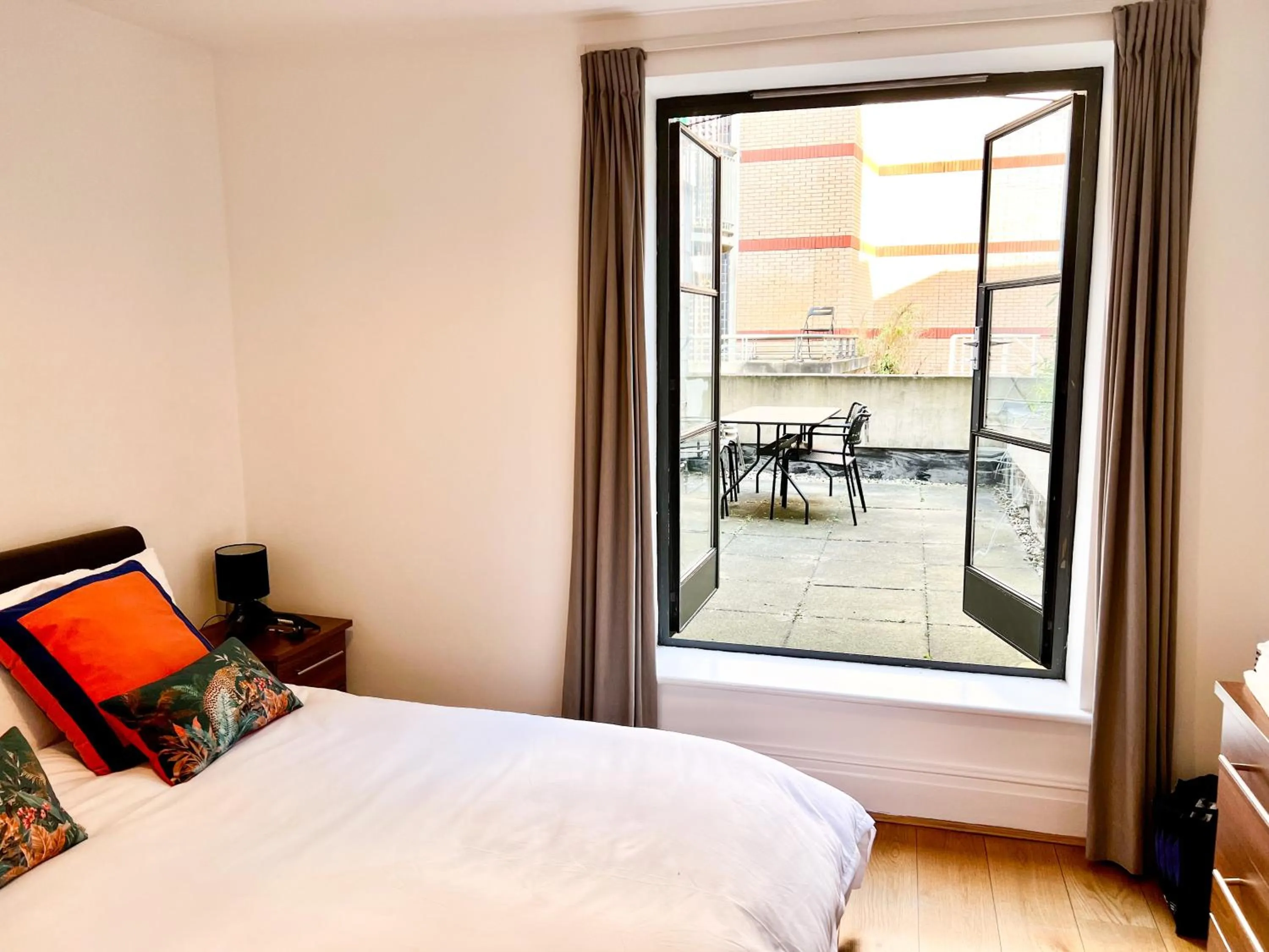 Bed in Deluxe Entire Apartment Between Covent Garden and St Pauls Cathedral