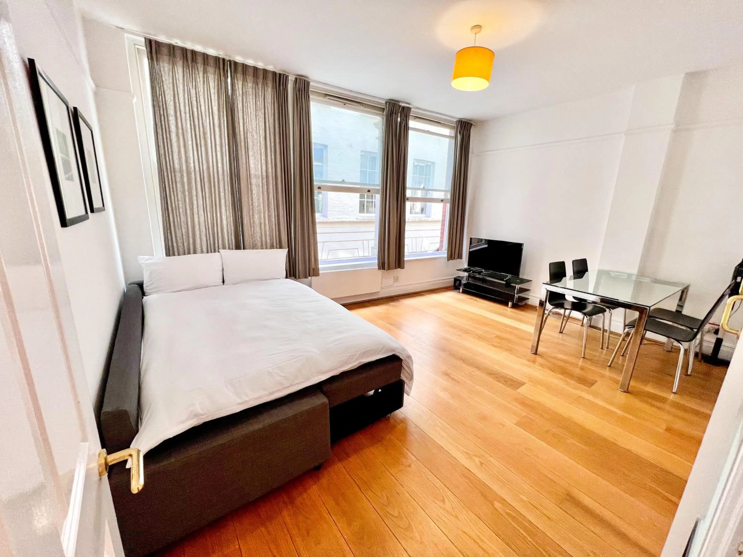 Bed in Deluxe Entire Apartment Between Covent Garden and St Pauls Cathedral