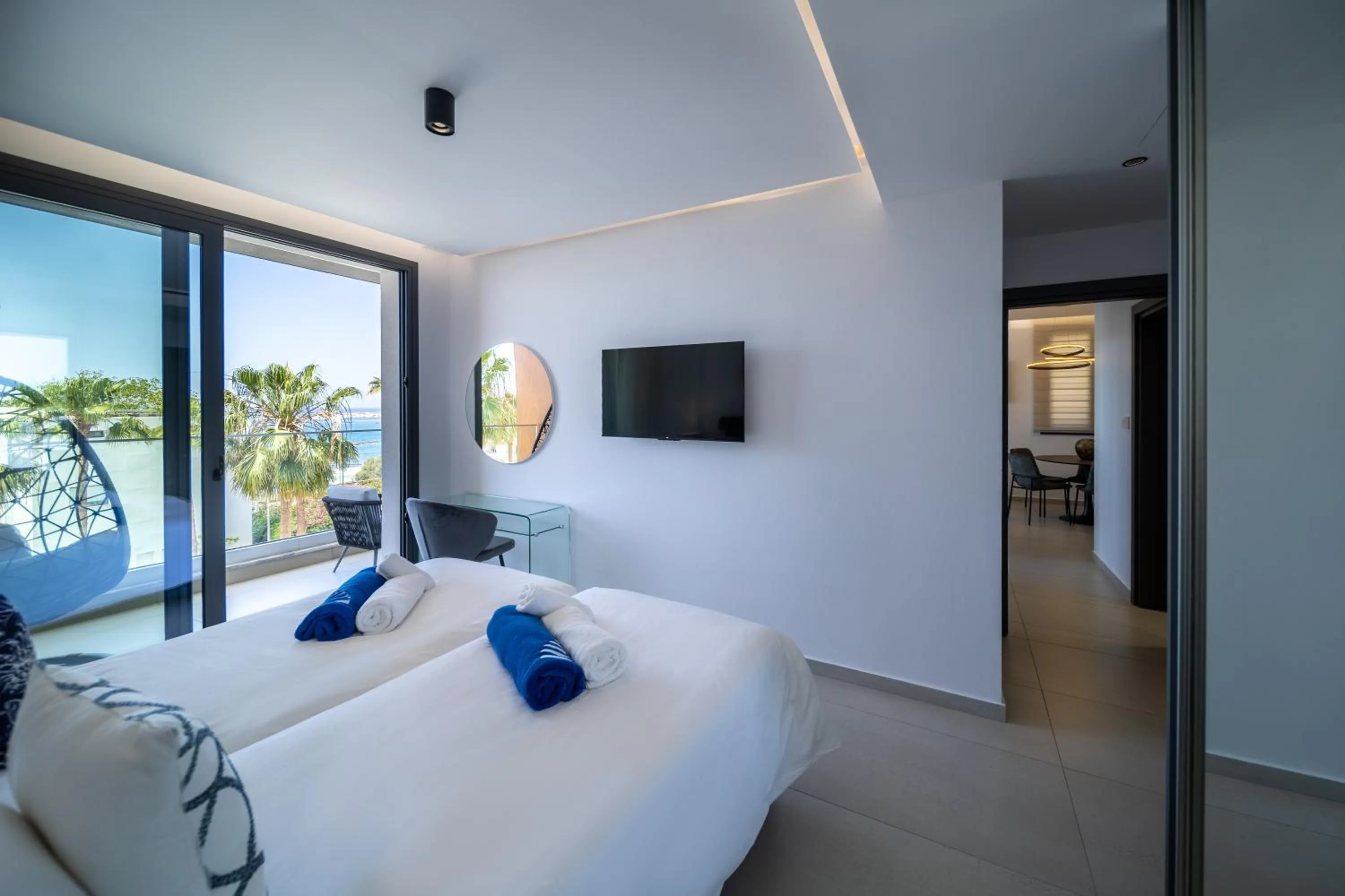 Bed in Waterside Sea View Apartments