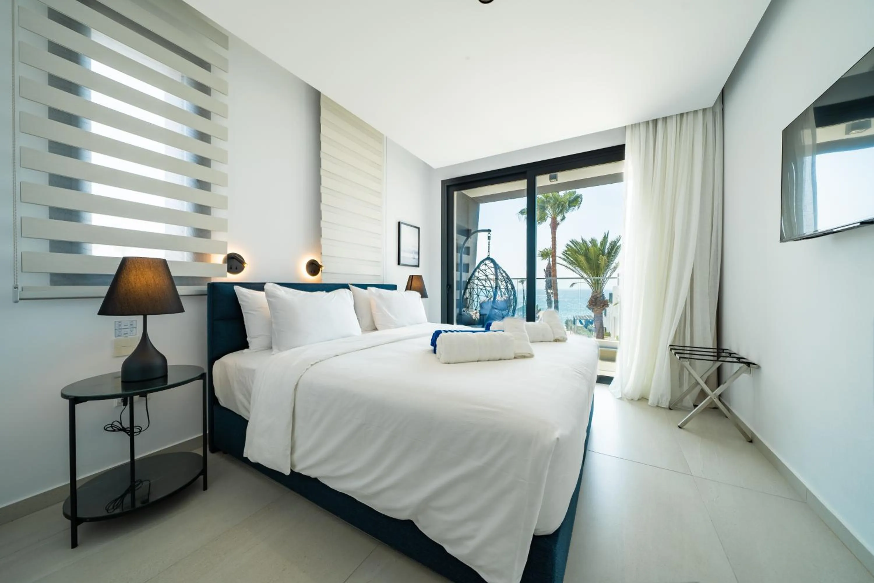 Bed in Waterside Sea View Apartments