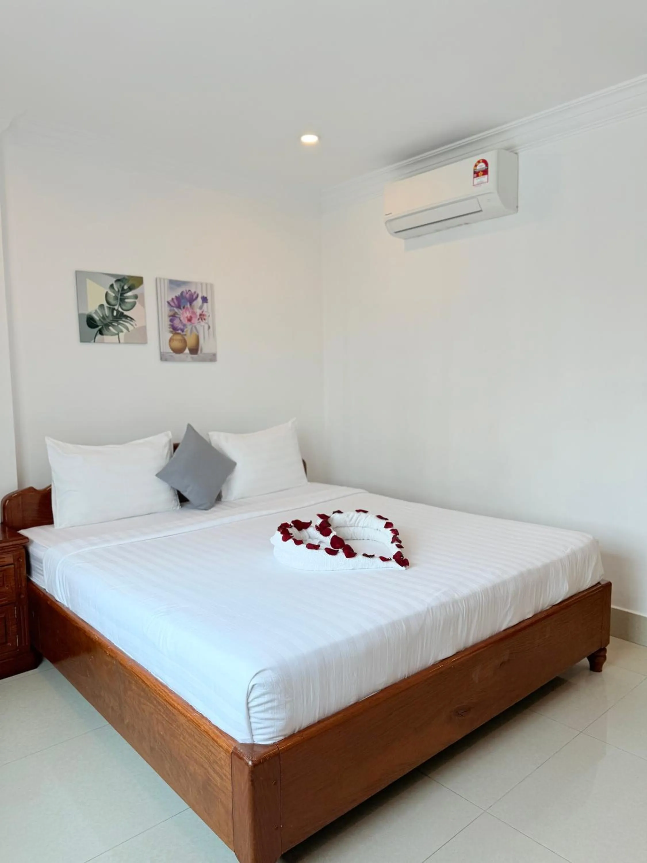 Bedroom, Bed in White Corner Hotel