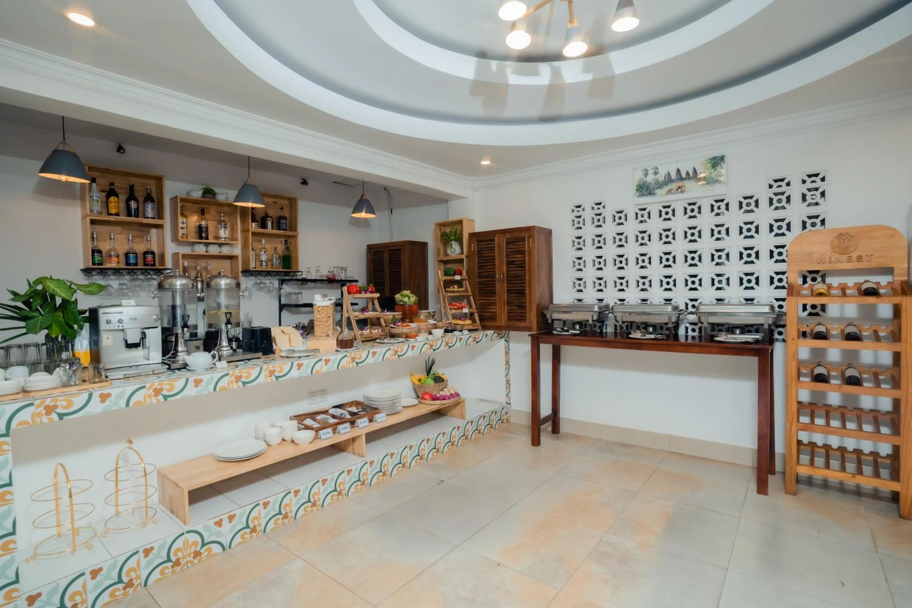 Restaurant/places to eat in White Corner Hotel