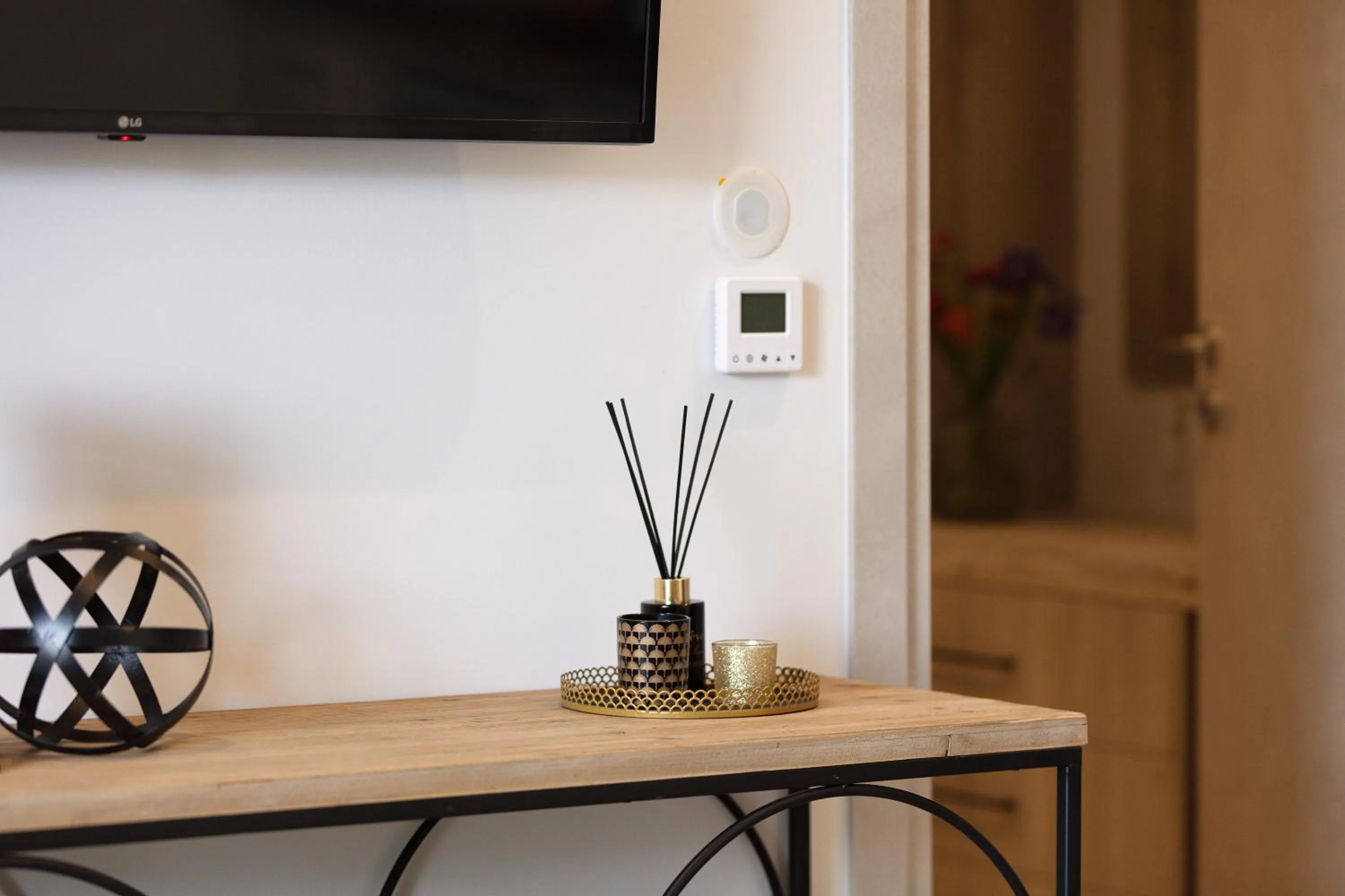 Lines Concept Accommodation