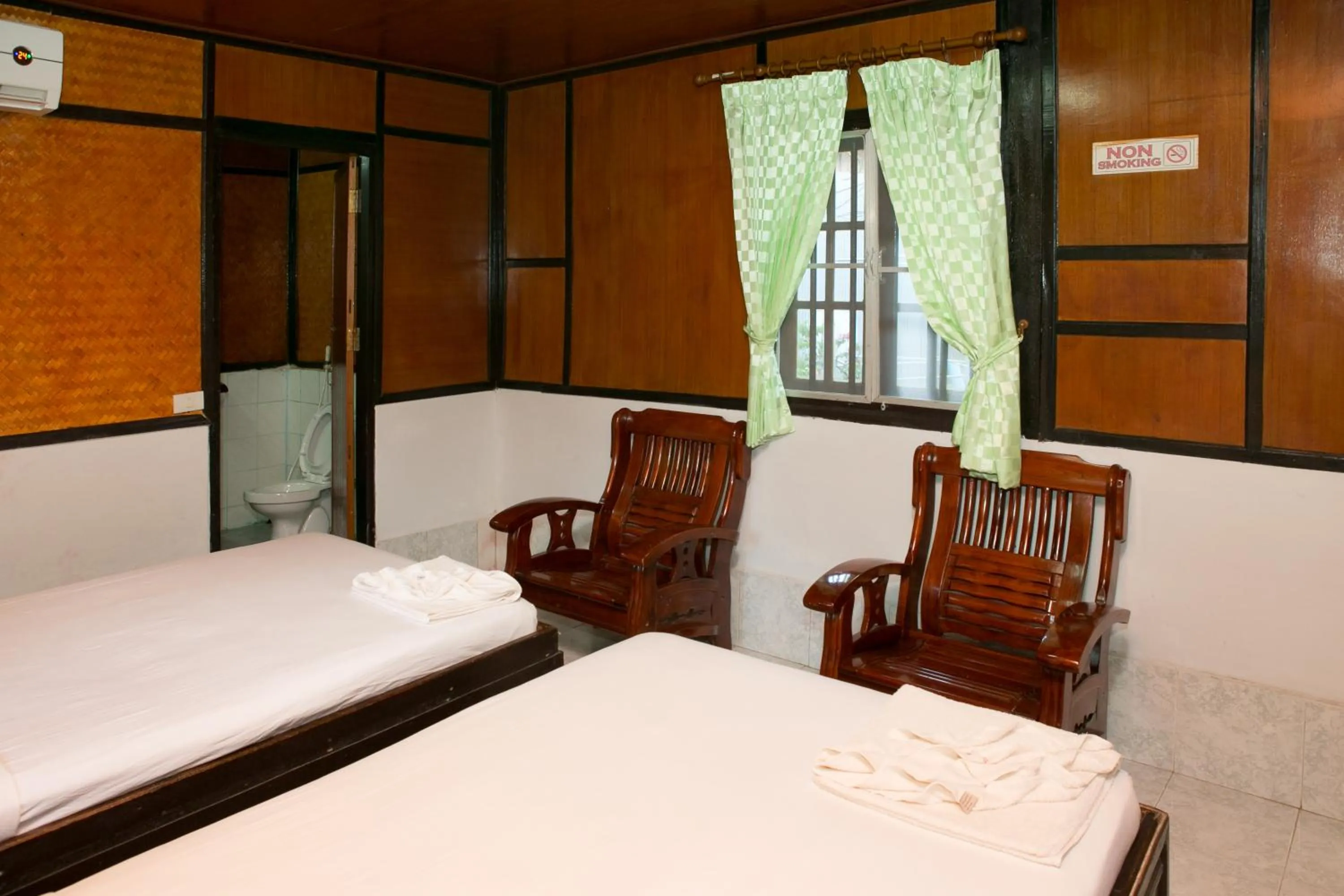 Bed in Haadrin Resort