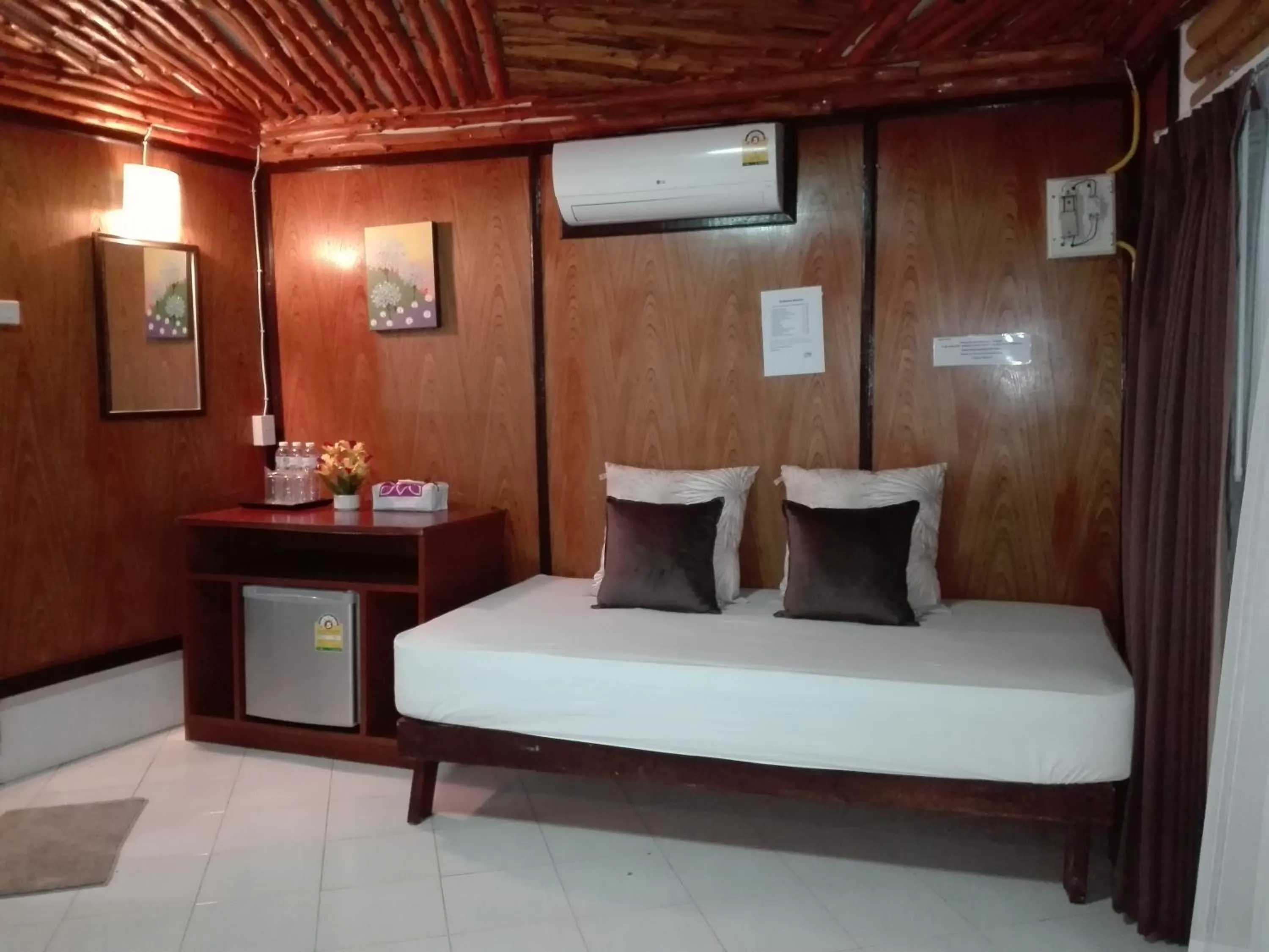 Bed in Haadrin Resort