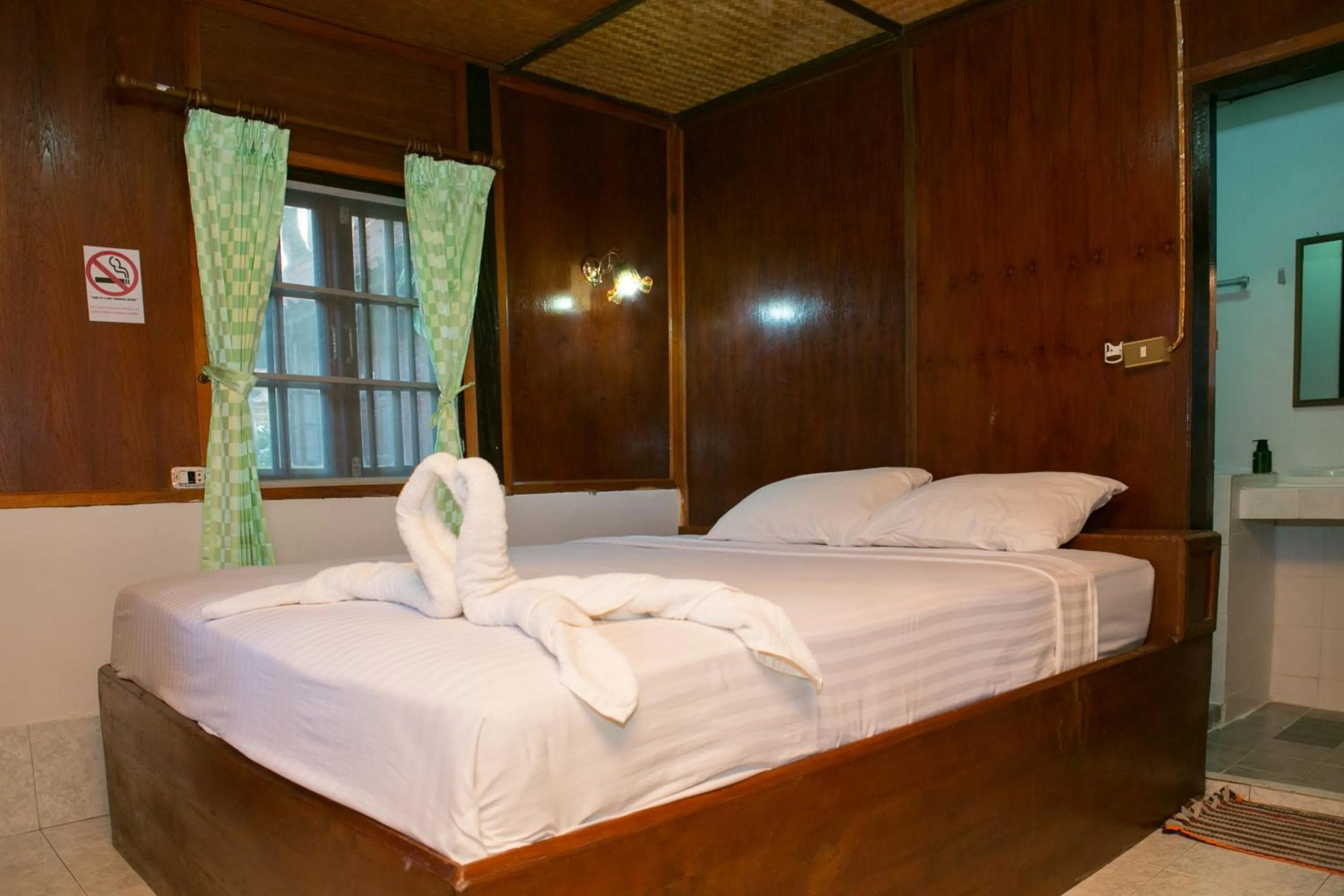 Bed in Haadrin Resort