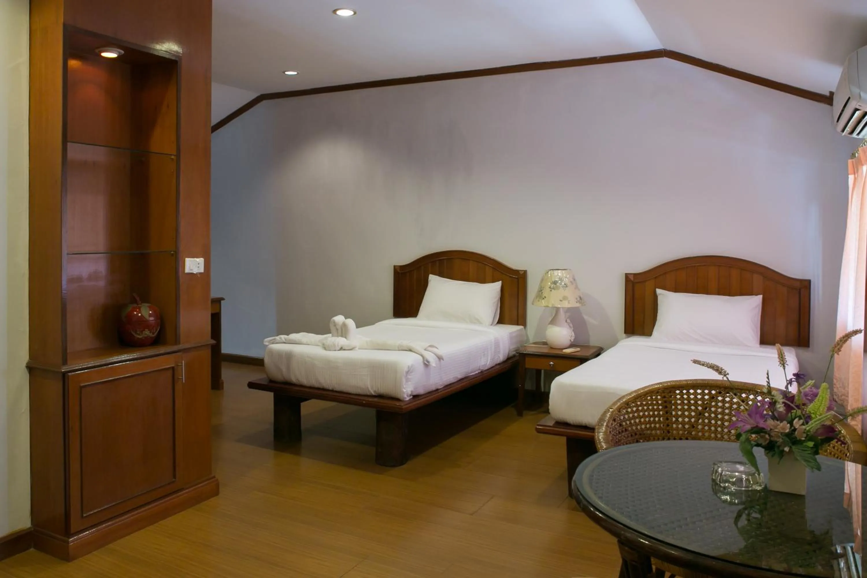 Bed in Haadrin Resort