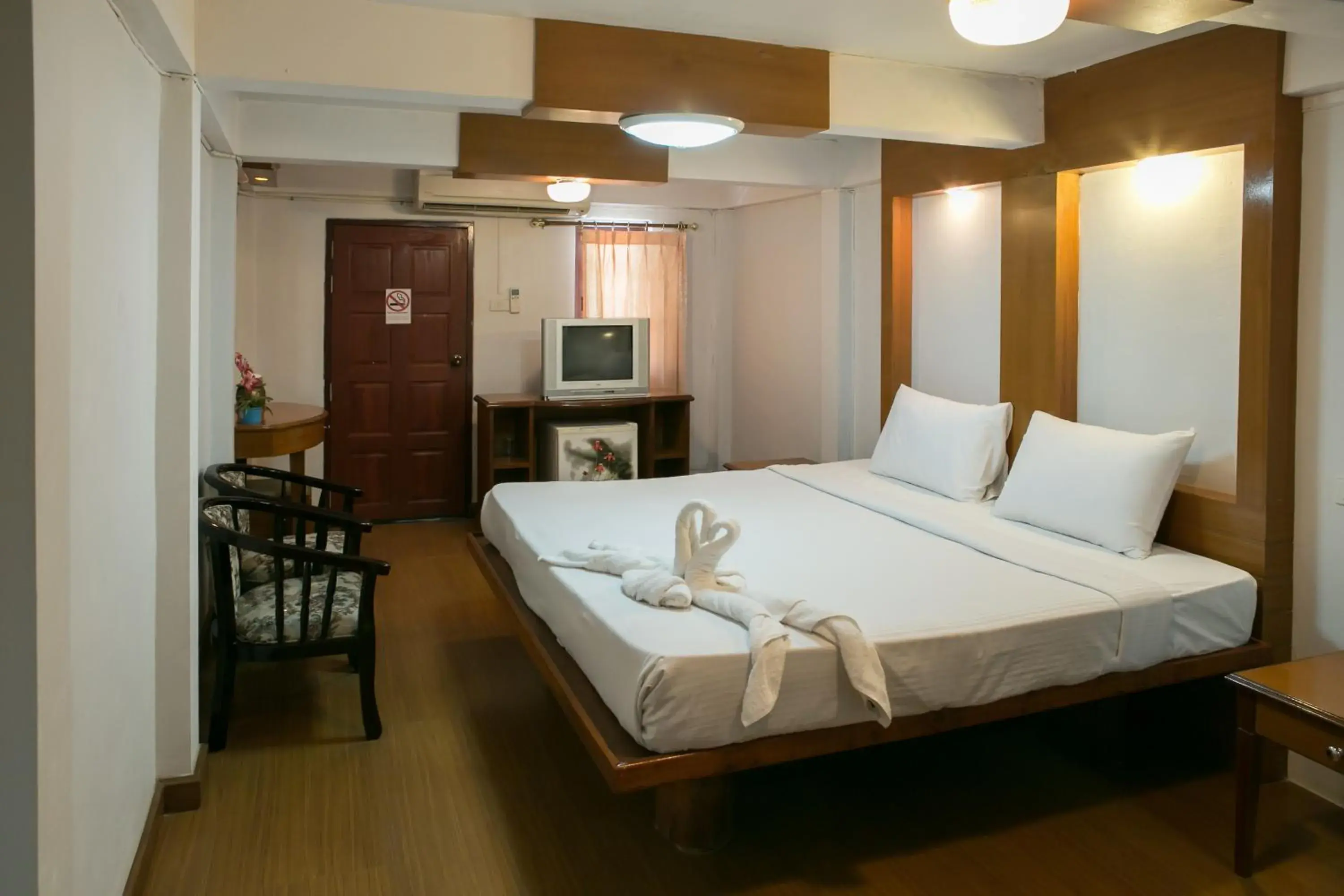 Deluxe Double or Twin Room in Haadrin Resort Deluxe Double or Twin Room in Haadrin Resort