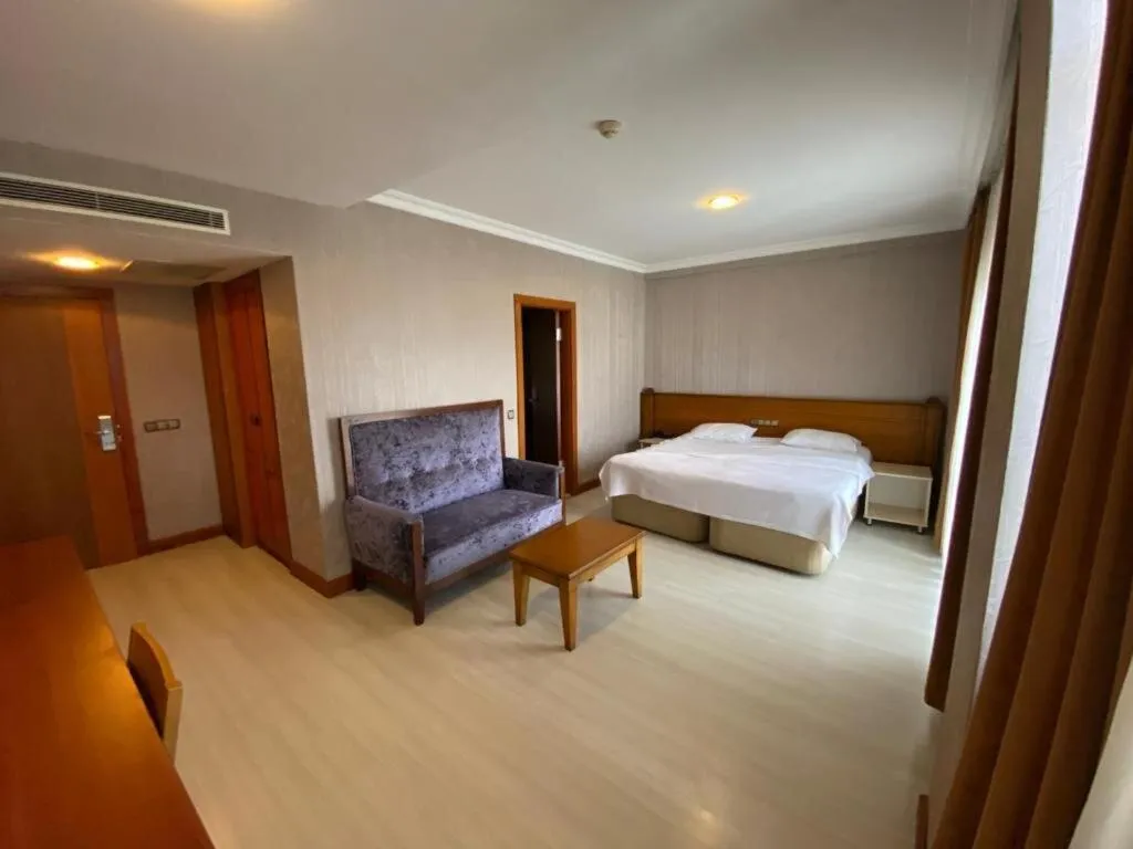 Bed in Green Mount Hotel