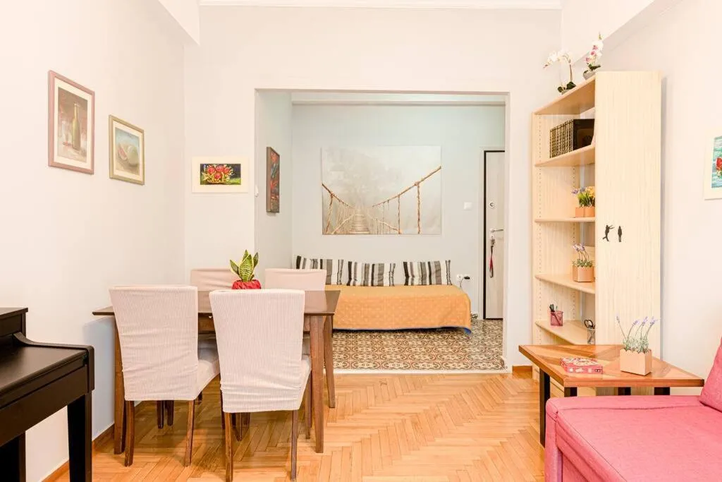 Heart of Koukaki flat, 10’ walk to Acropolis