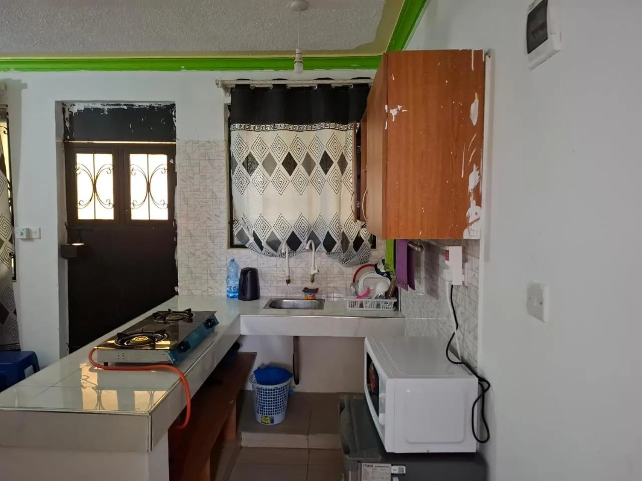 Kitchen or kitchenette in Royal Studio Apartment