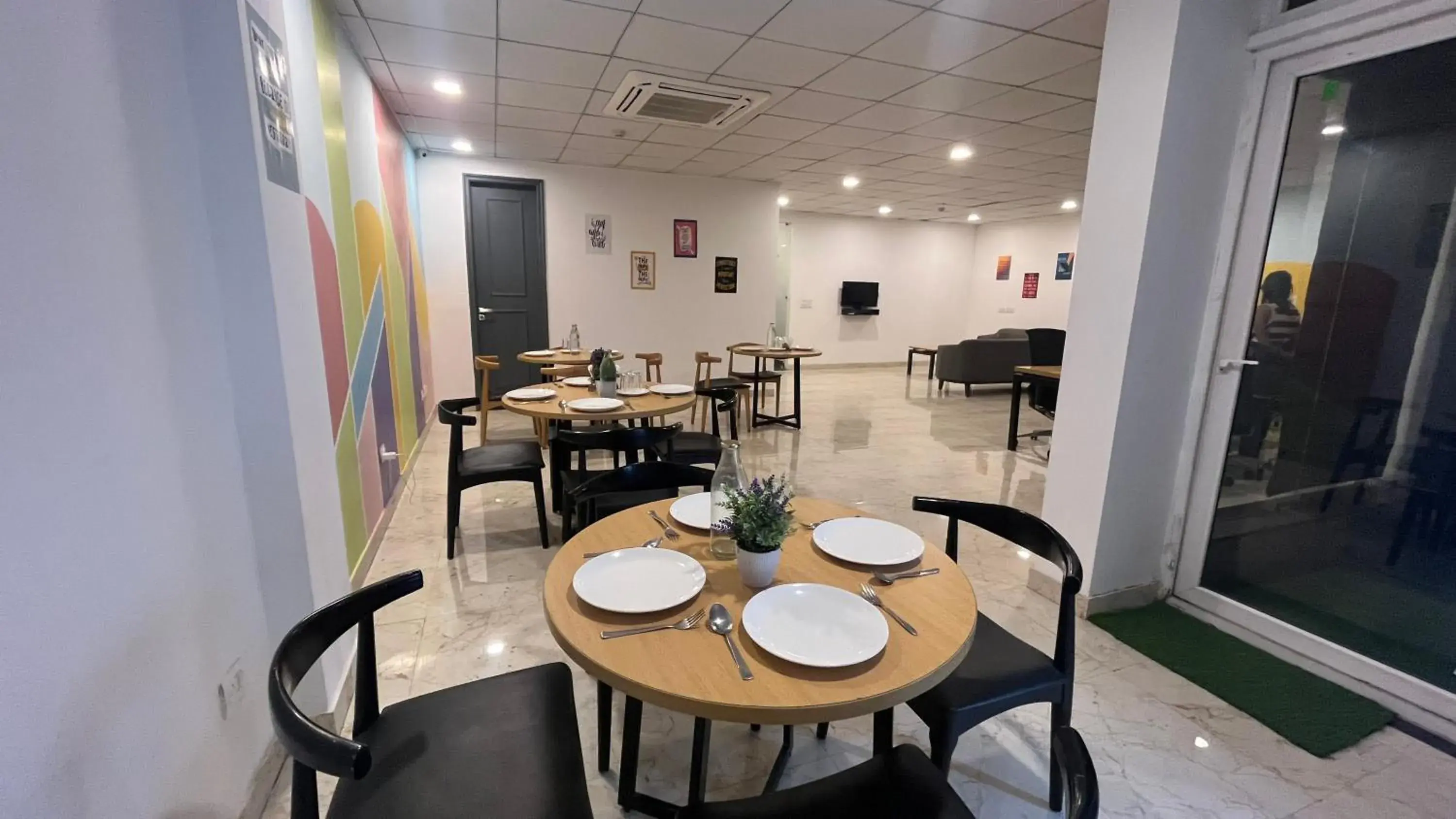 Restaurant/places to eat in Saltstayz Express - Golf Course Road & DLF Phase-1 Restaurant/places to eat in Saltstayz Express - Golf Course Road & DLF Phase-1