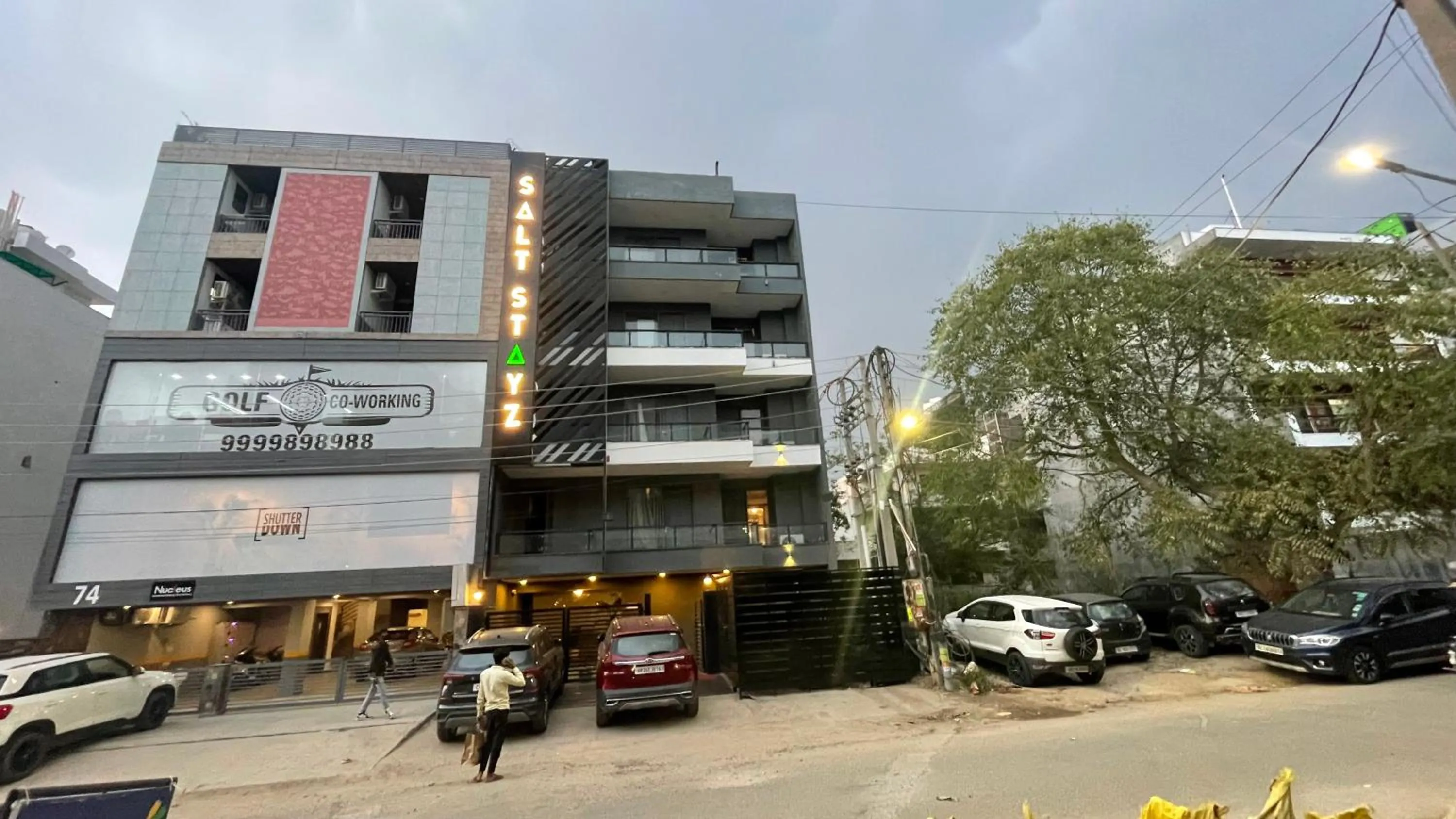 Property building in Saltstayz Express - Golf Course Road & DLF Phase-1