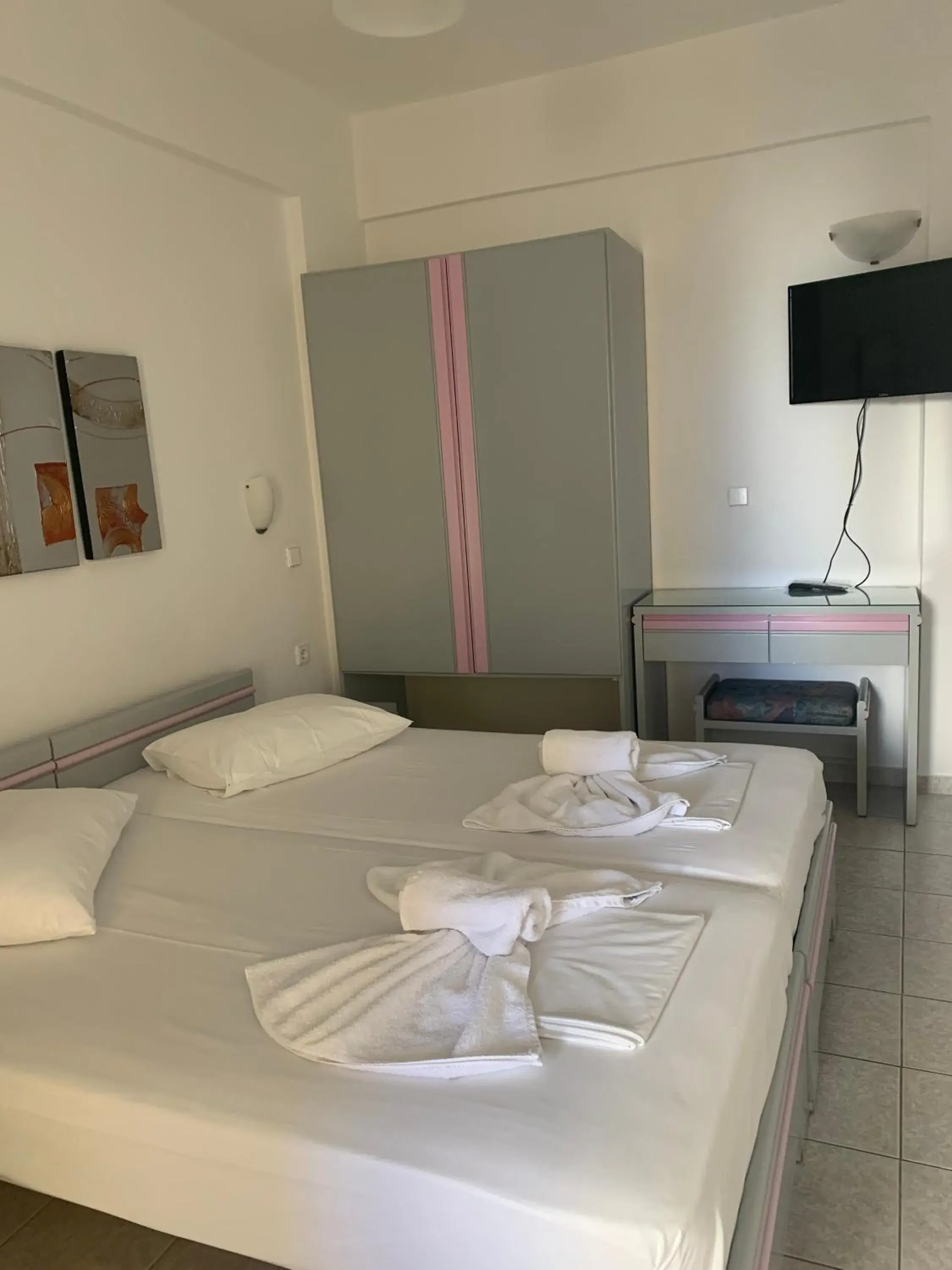 Bed in Ermis Suites Bed in Ermis Suites