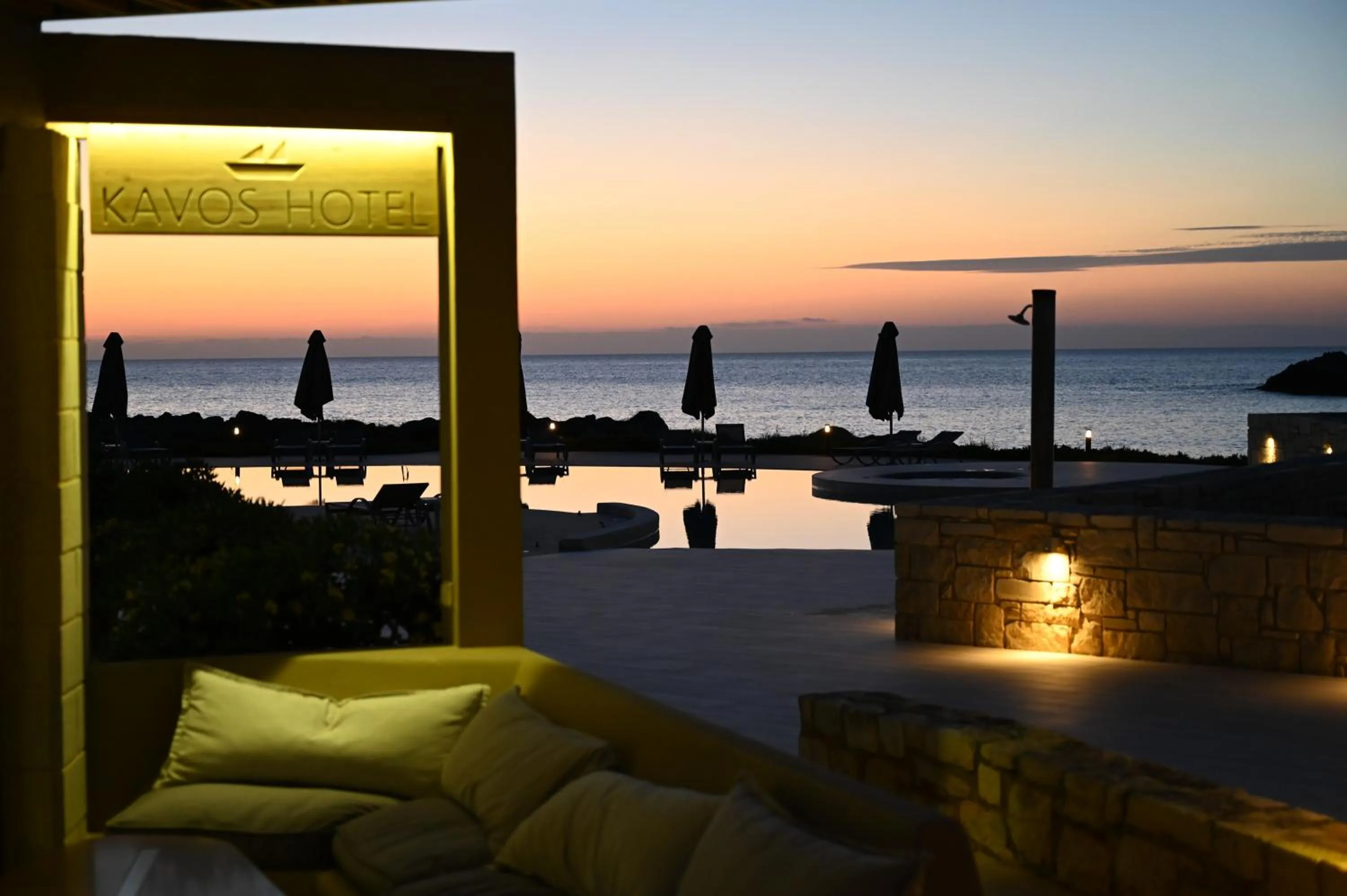 Kavos Hotel & Suites