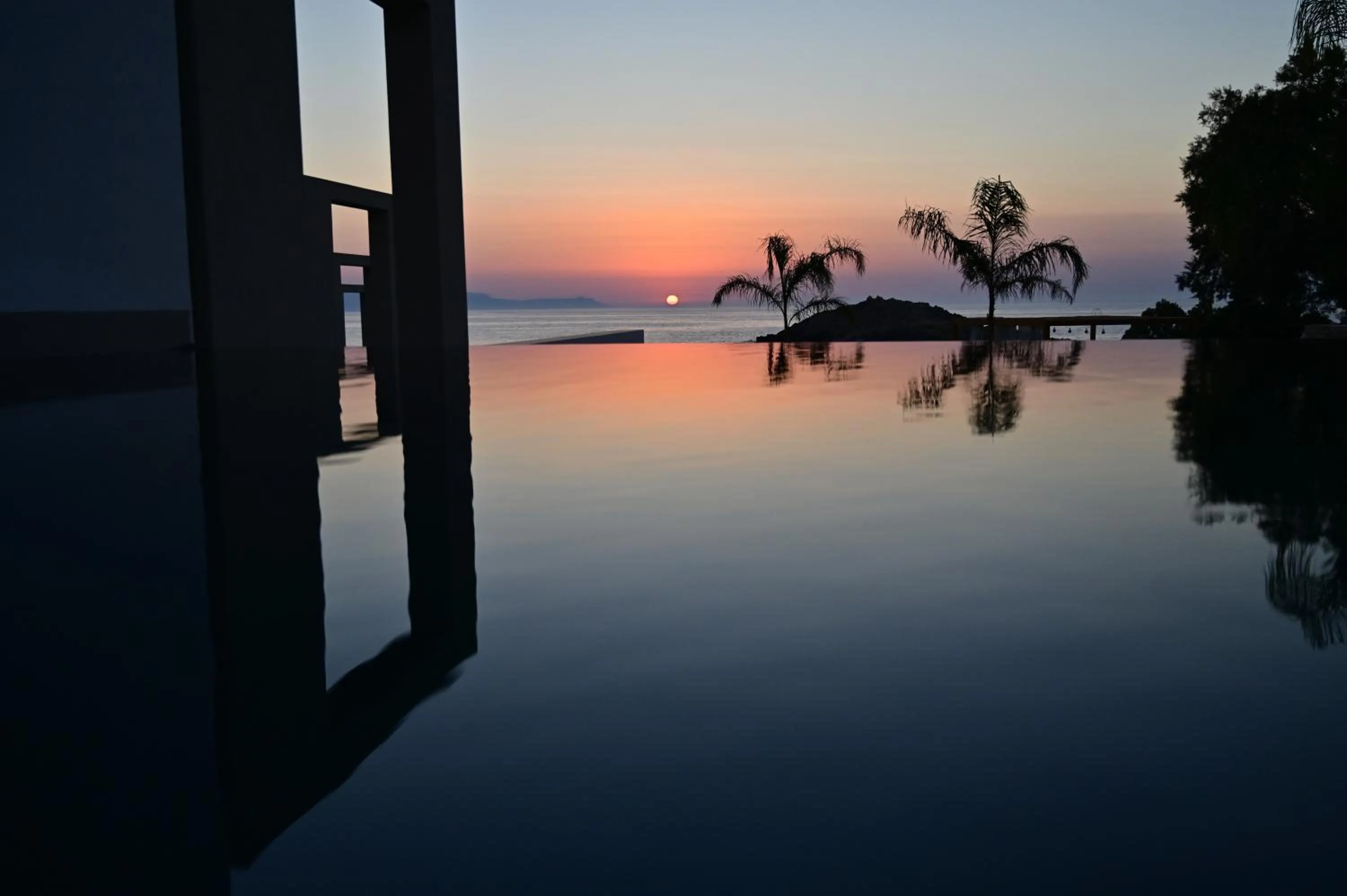 Kavos Hotel & Suites