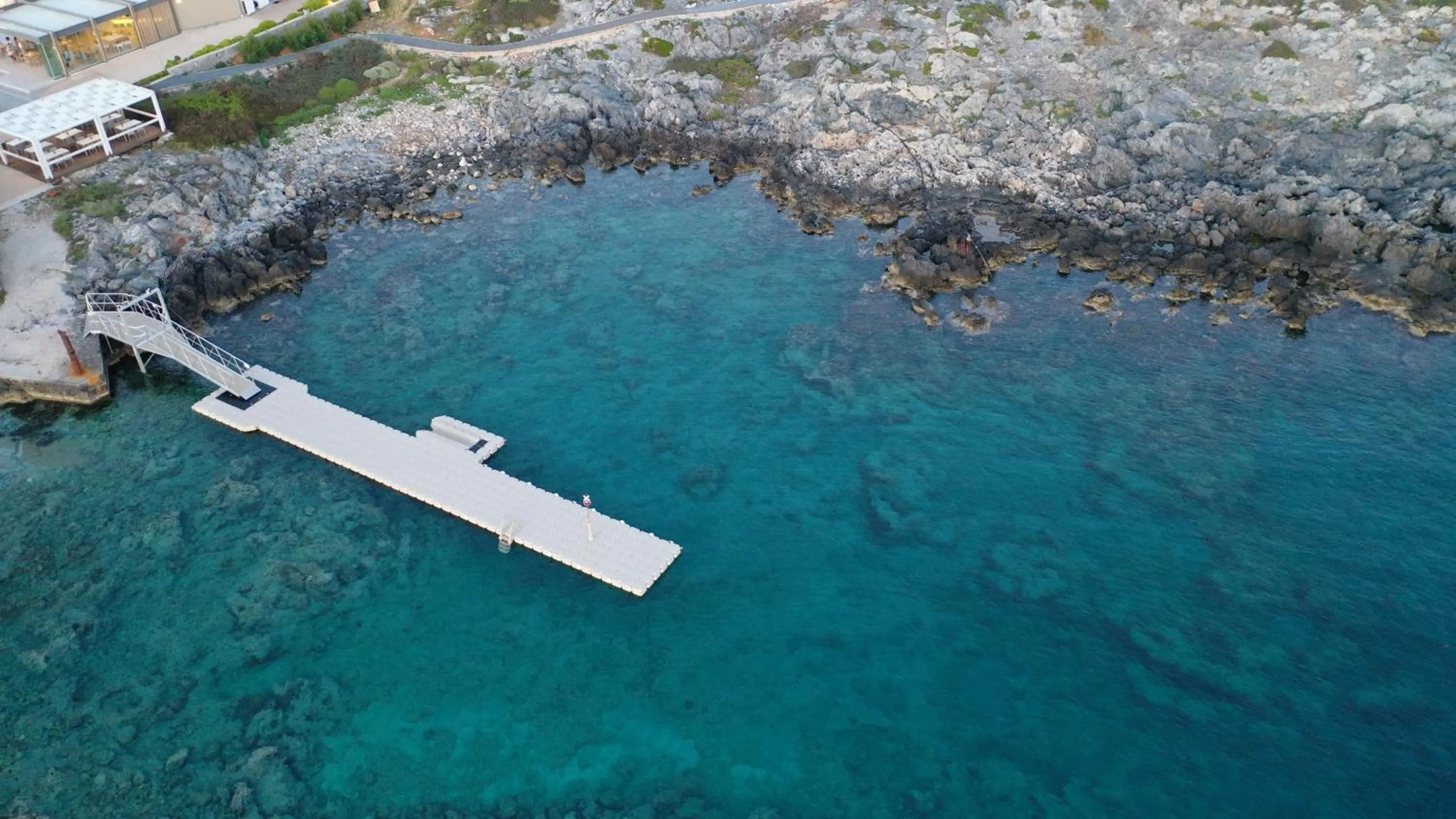 Kavos Hotel & Suites