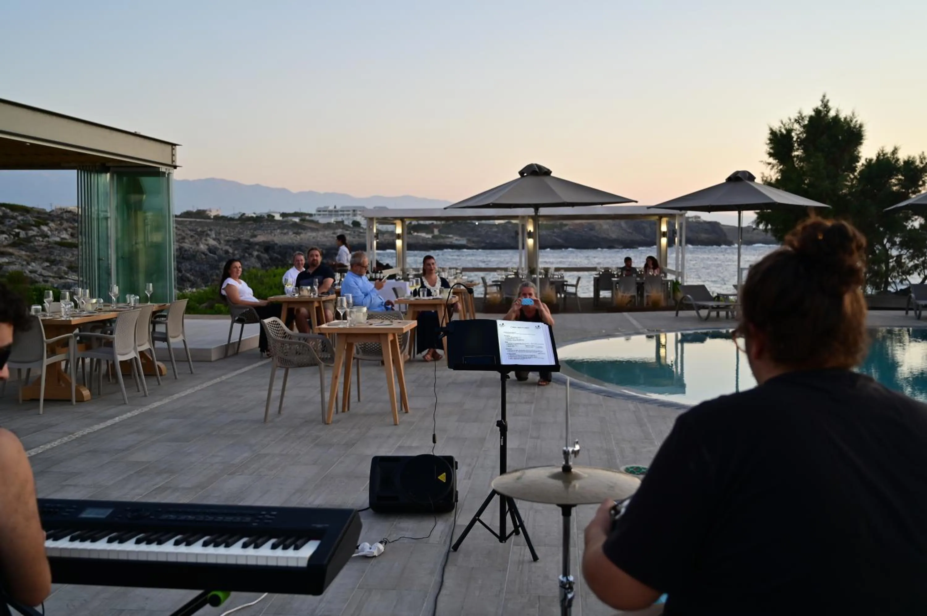 Evening entertainment in Kavos Hotel & Suites