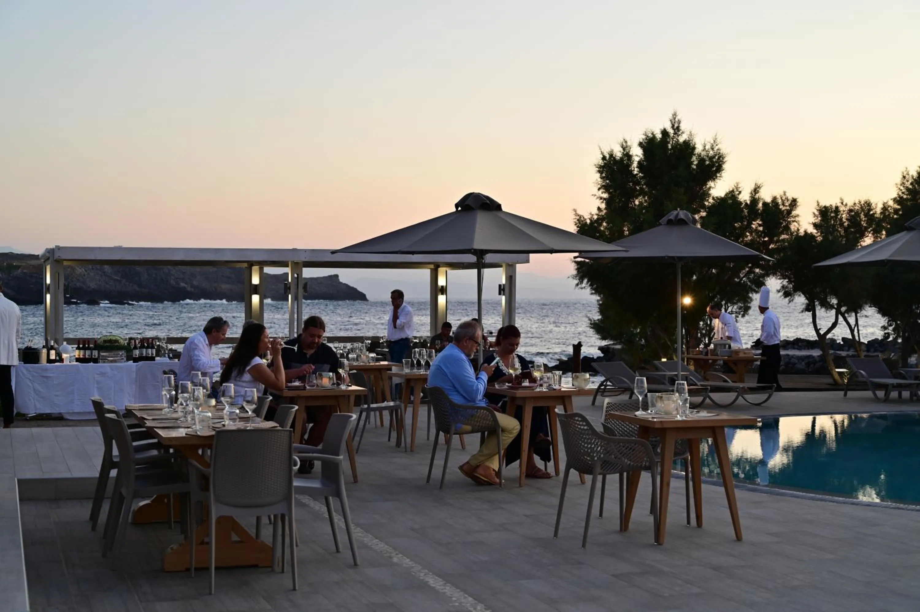 Restaurant/places to eat in Kavos Hotel & Suites