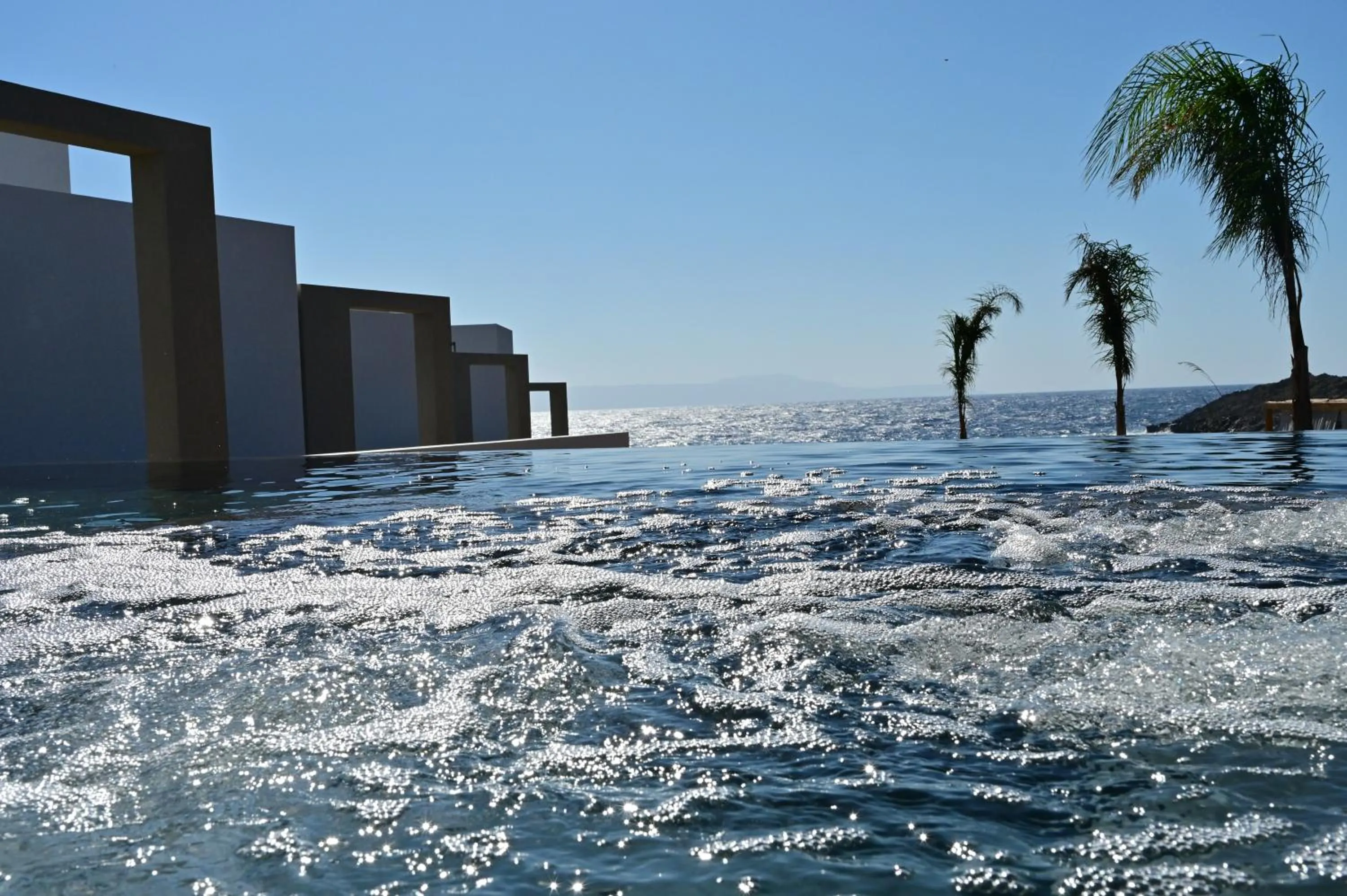 Kavos Hotel & Suites