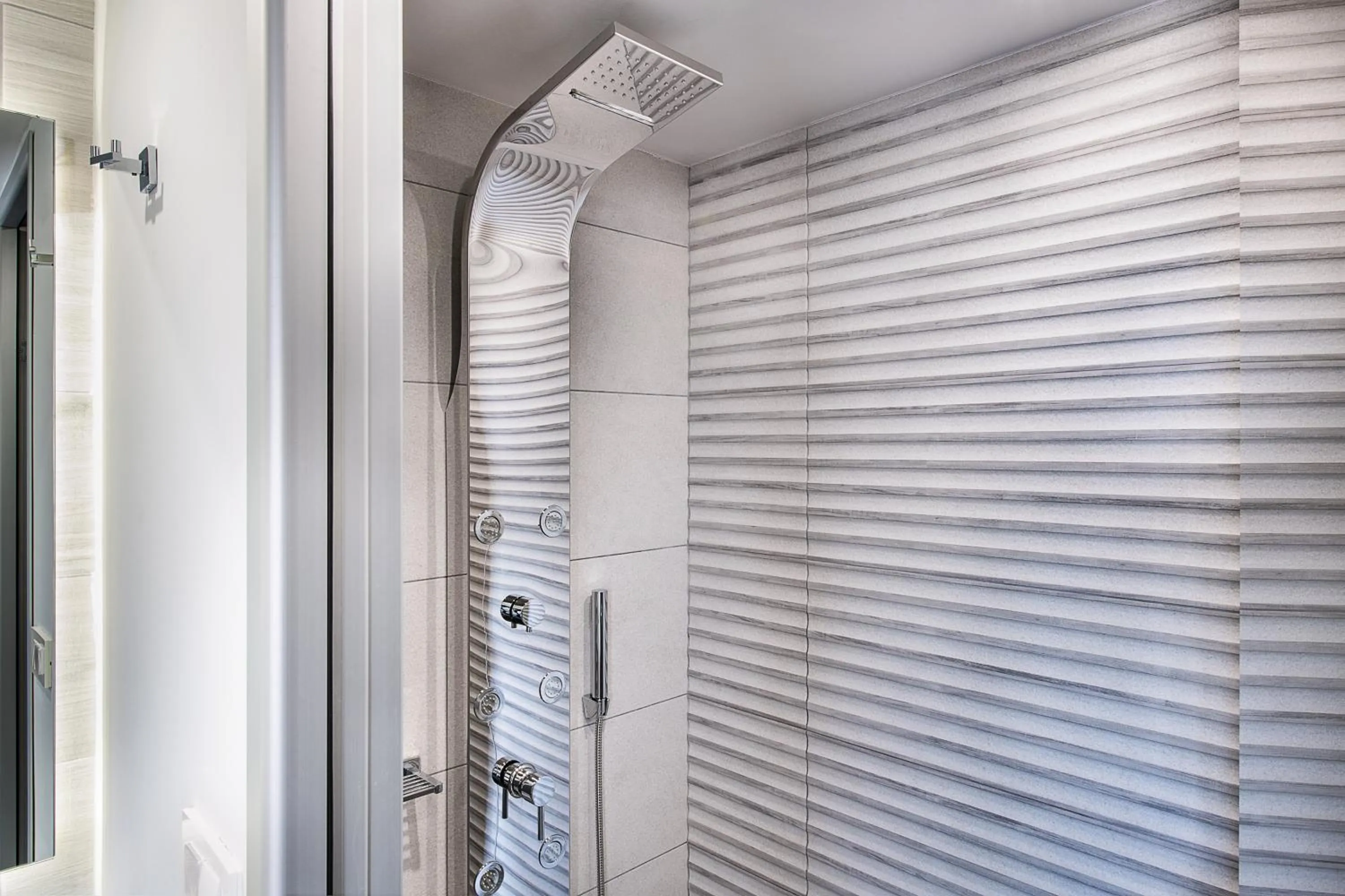 Shower in Kavos Hotel & Suites