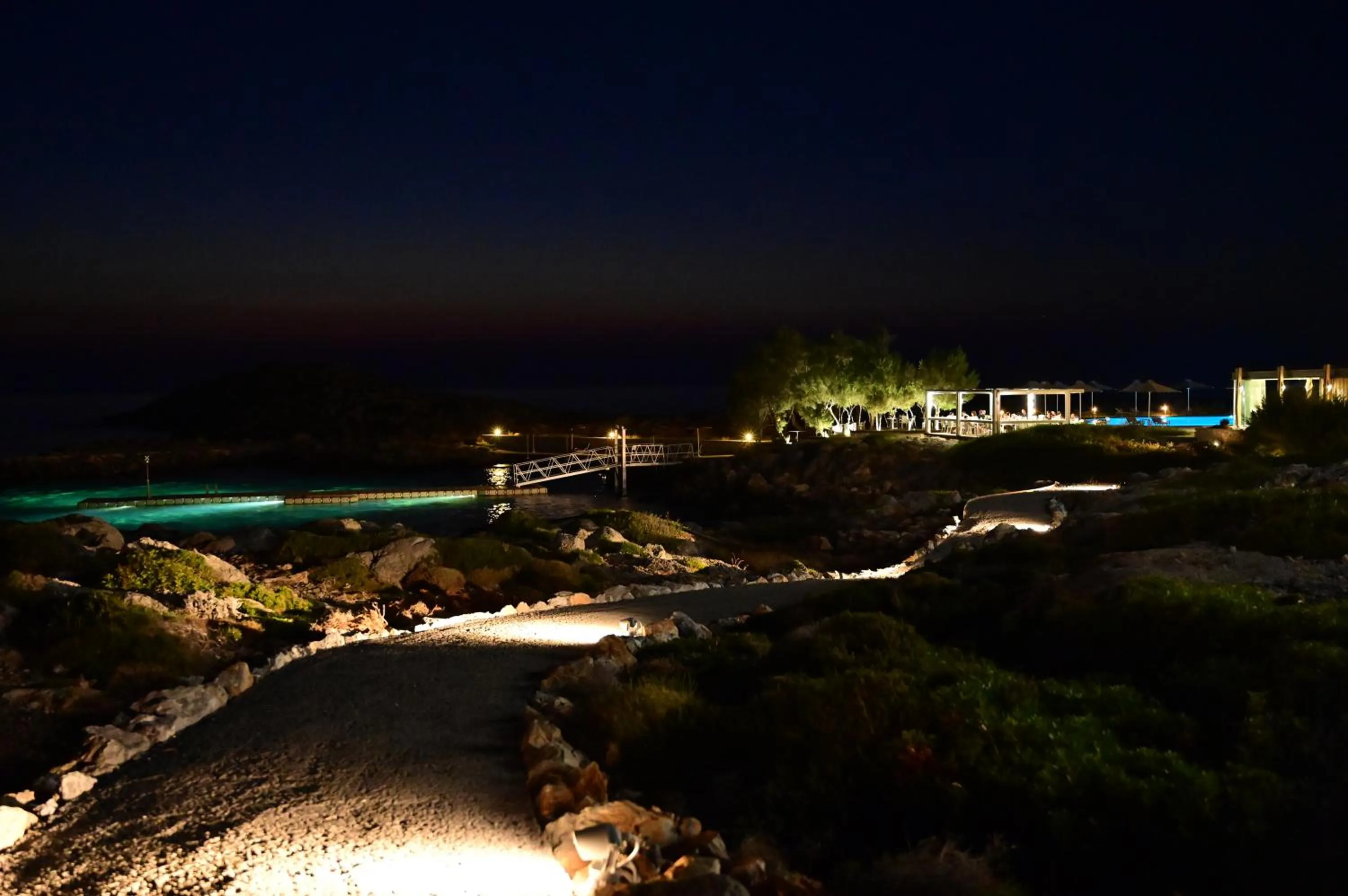 Kavos Hotel & Suites