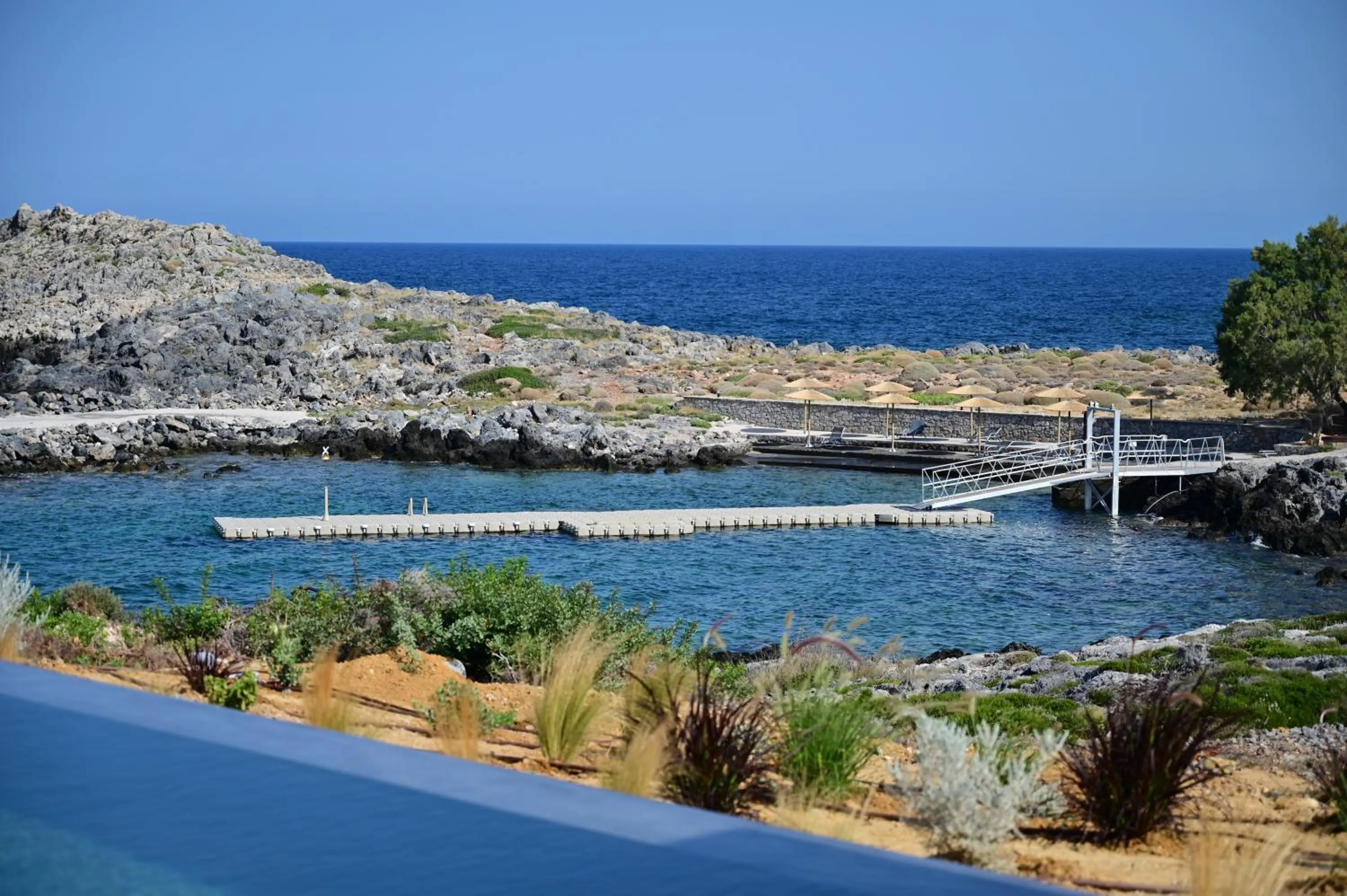 Kavos Hotel & Suites