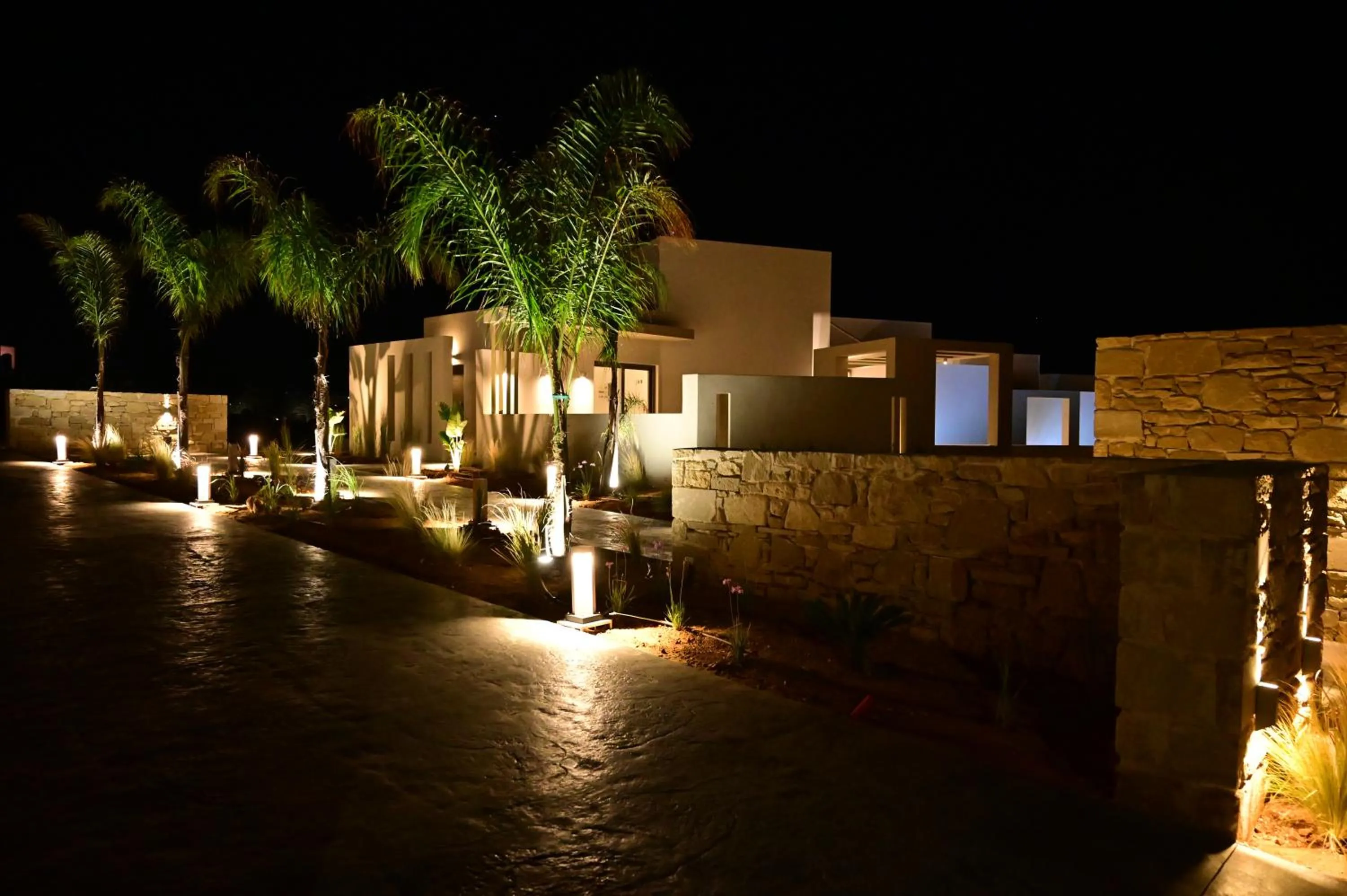 Kavos Hotel & Suites