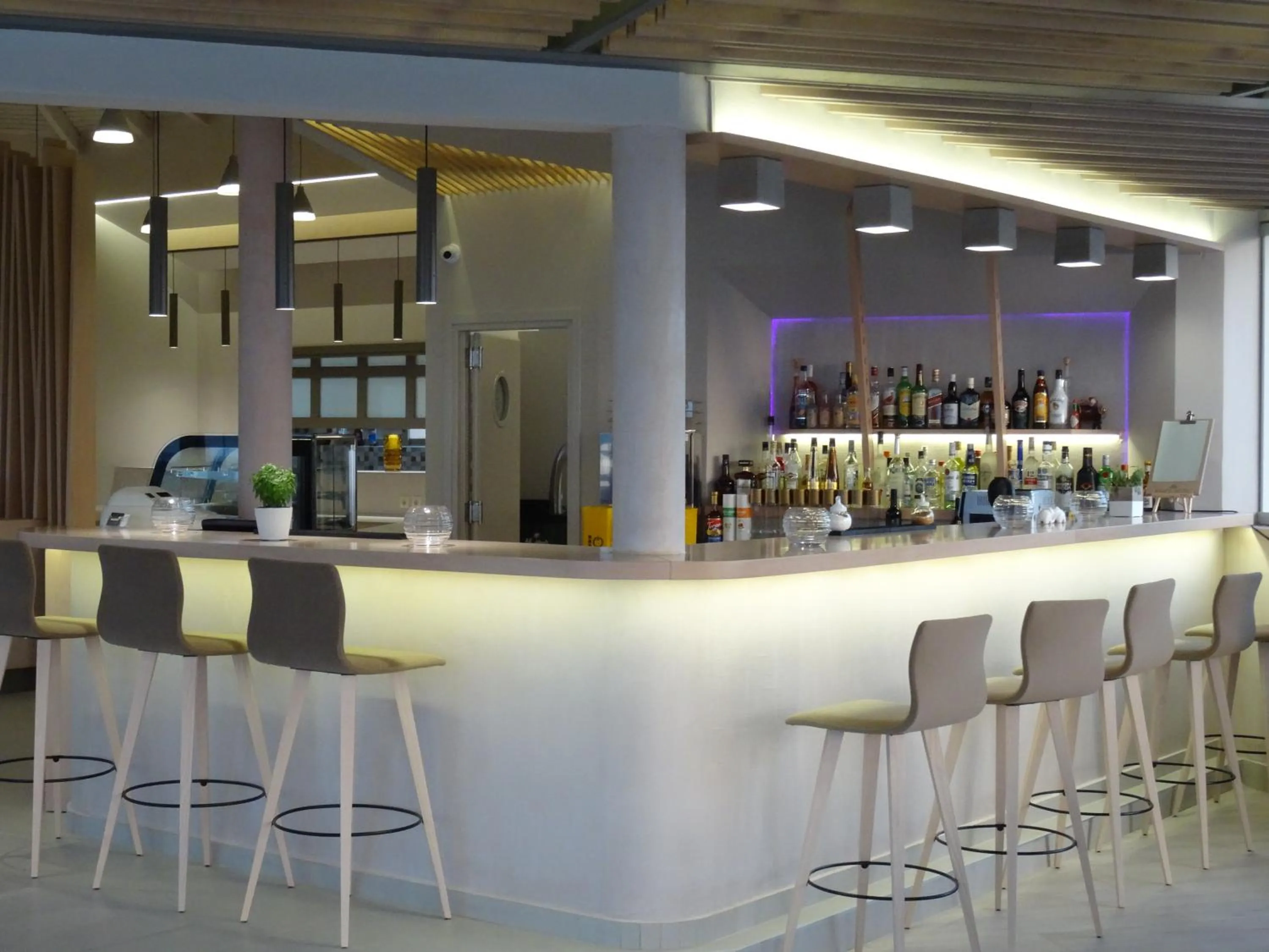 Lounge or bar in Kavos Hotel & Suites