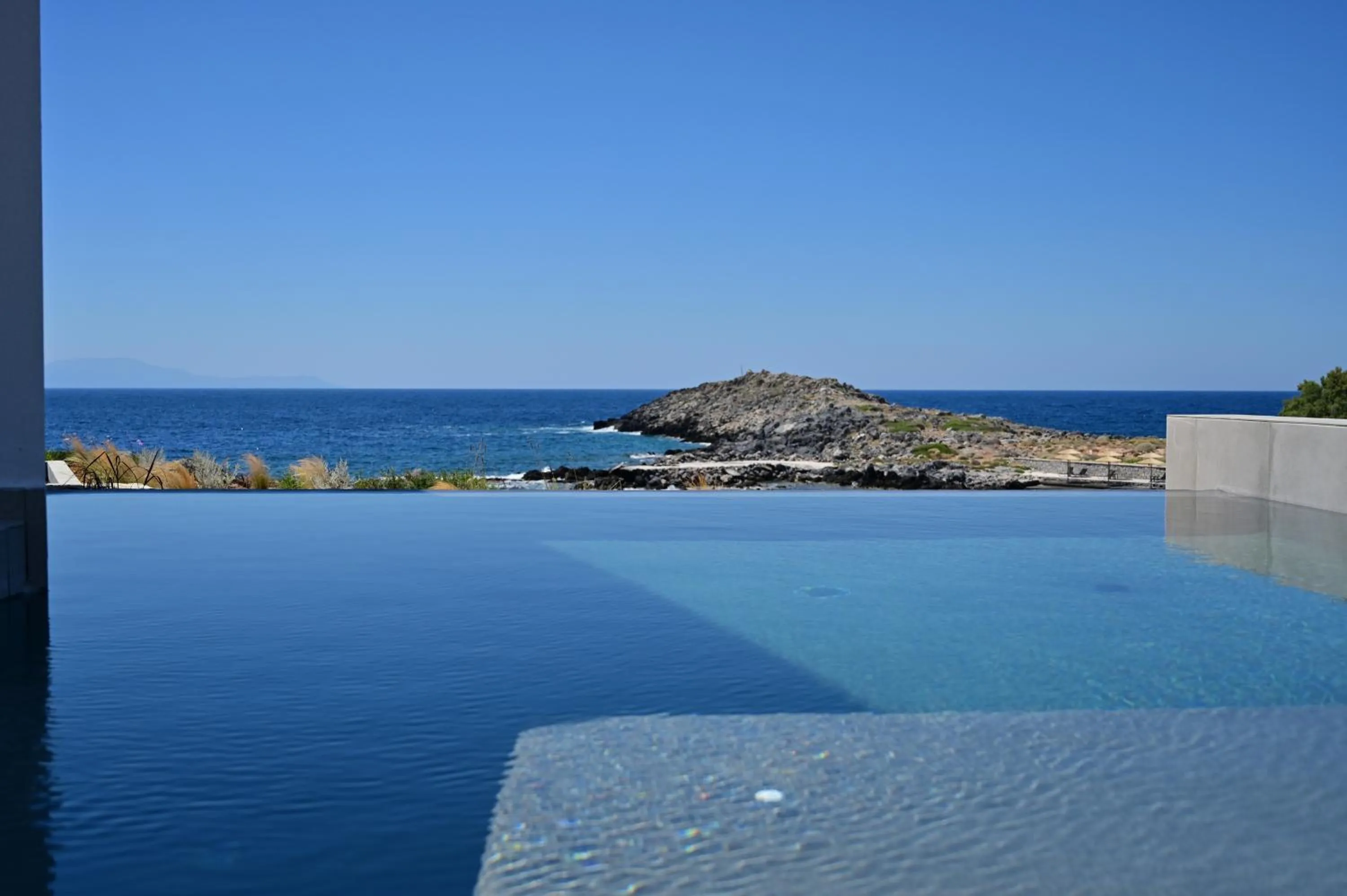 Kavos Hotel & Suites