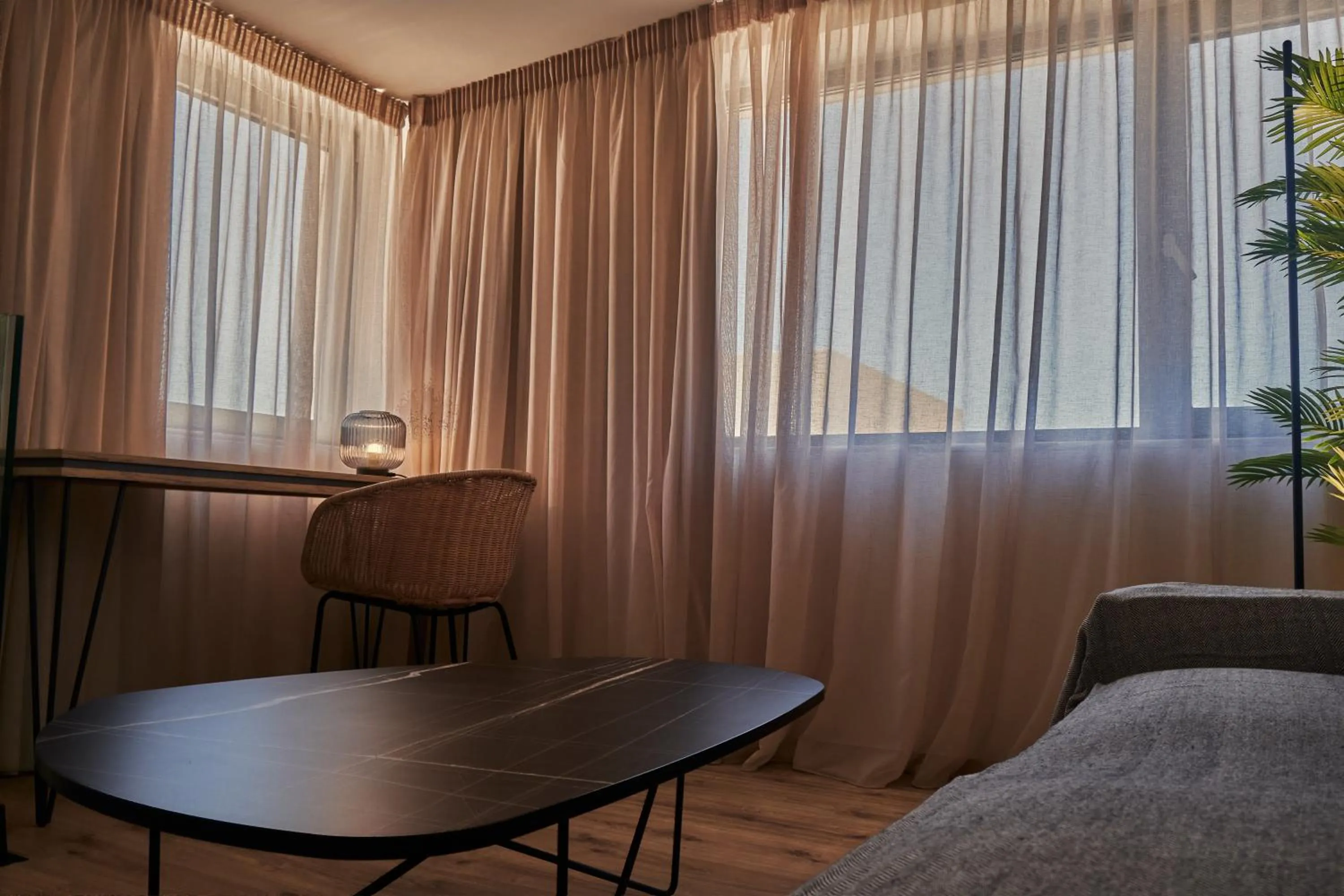 Kavos Hotel & Suites