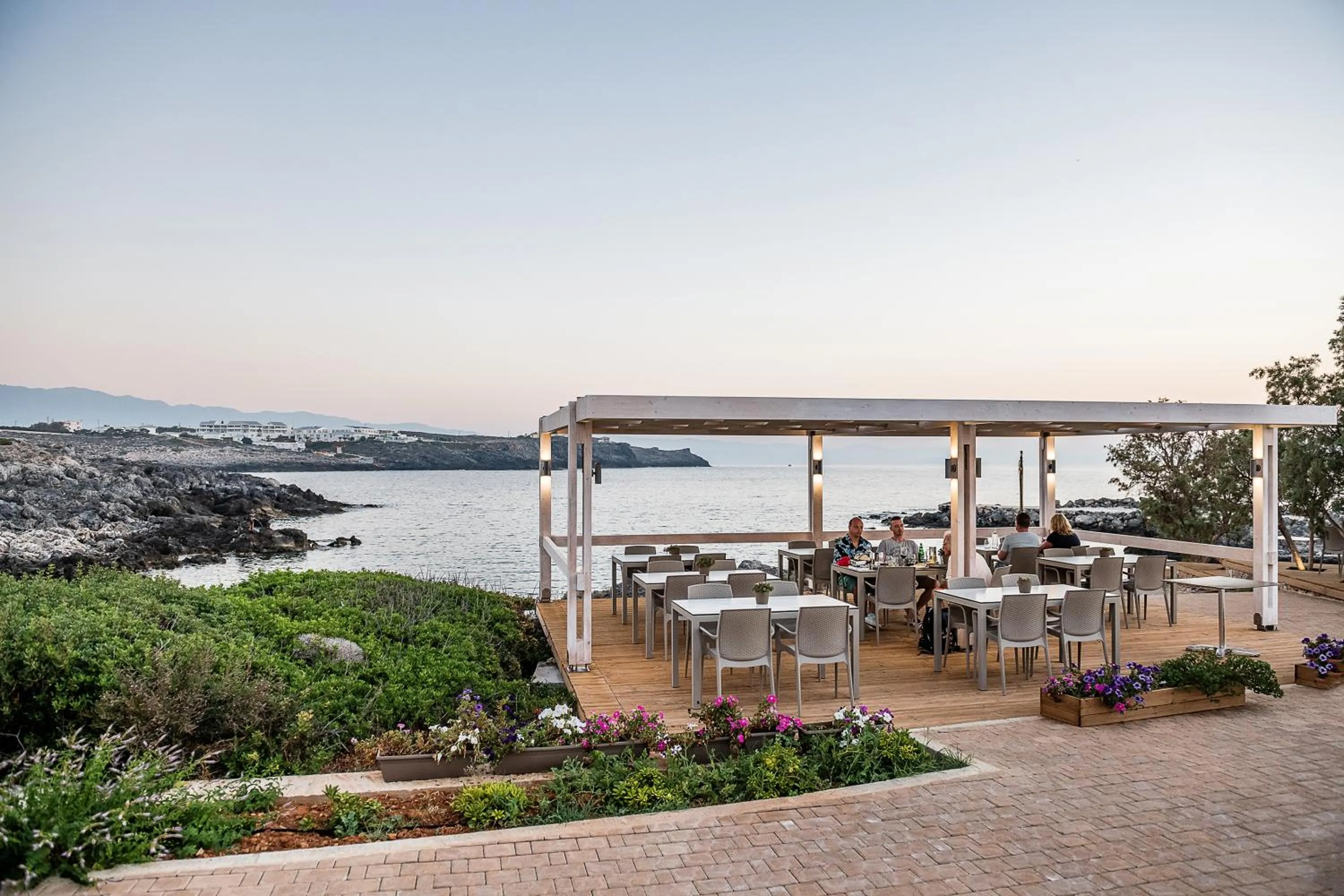 Restaurant/places to eat in Kavos Hotel & Suites