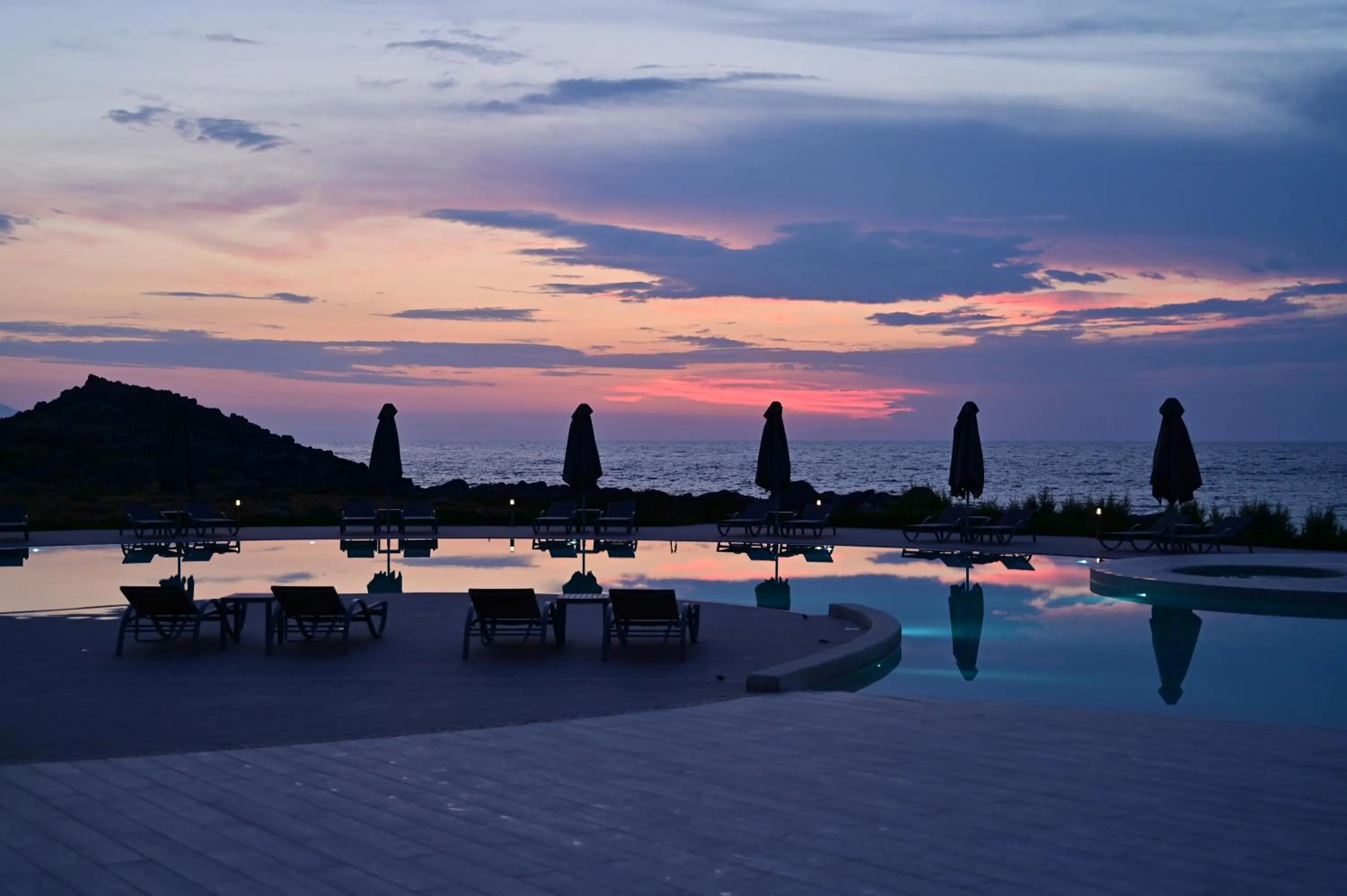 Kavos Hotel & Suites