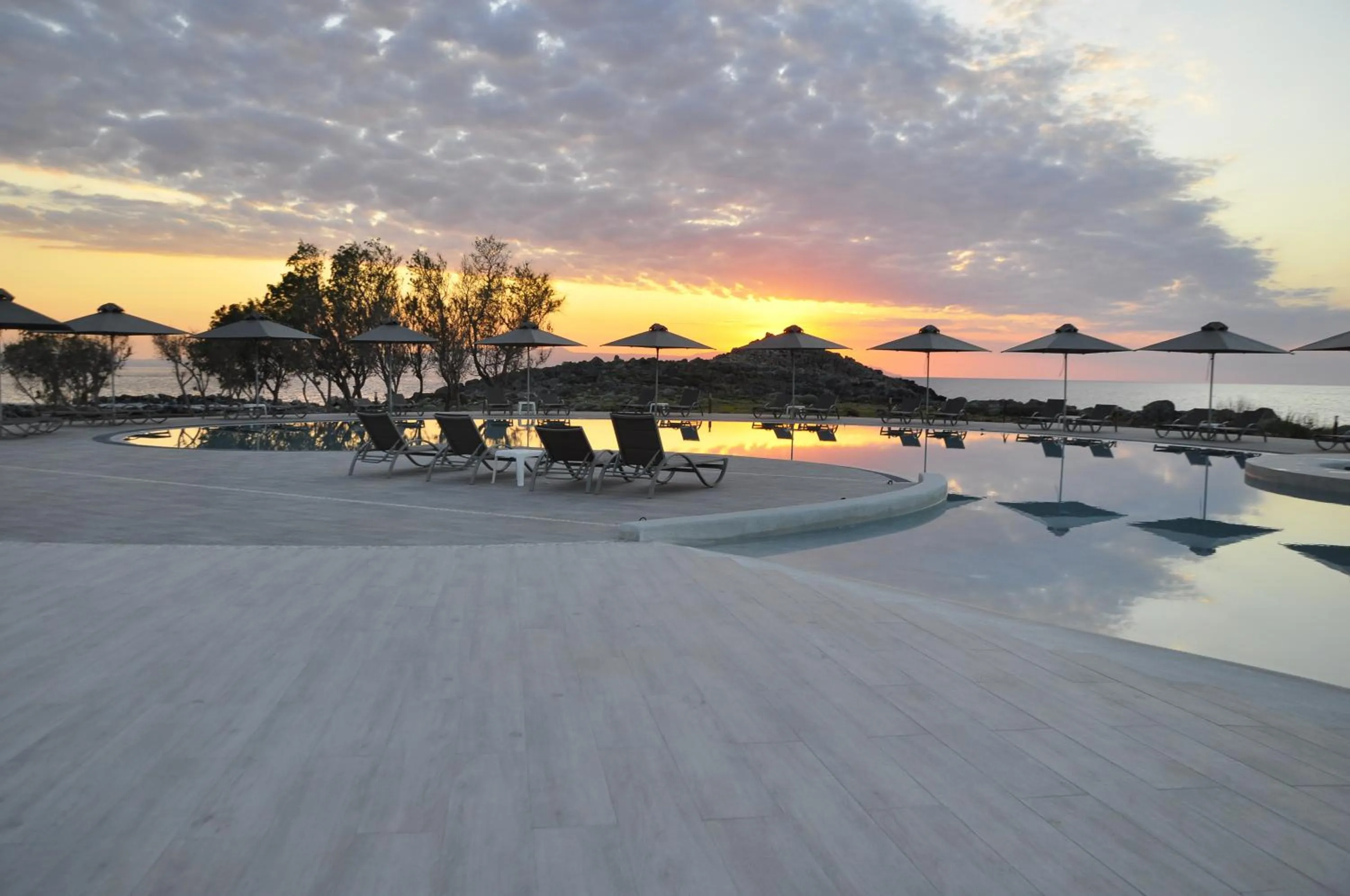 Sunset in Kavos Hotel & Suites