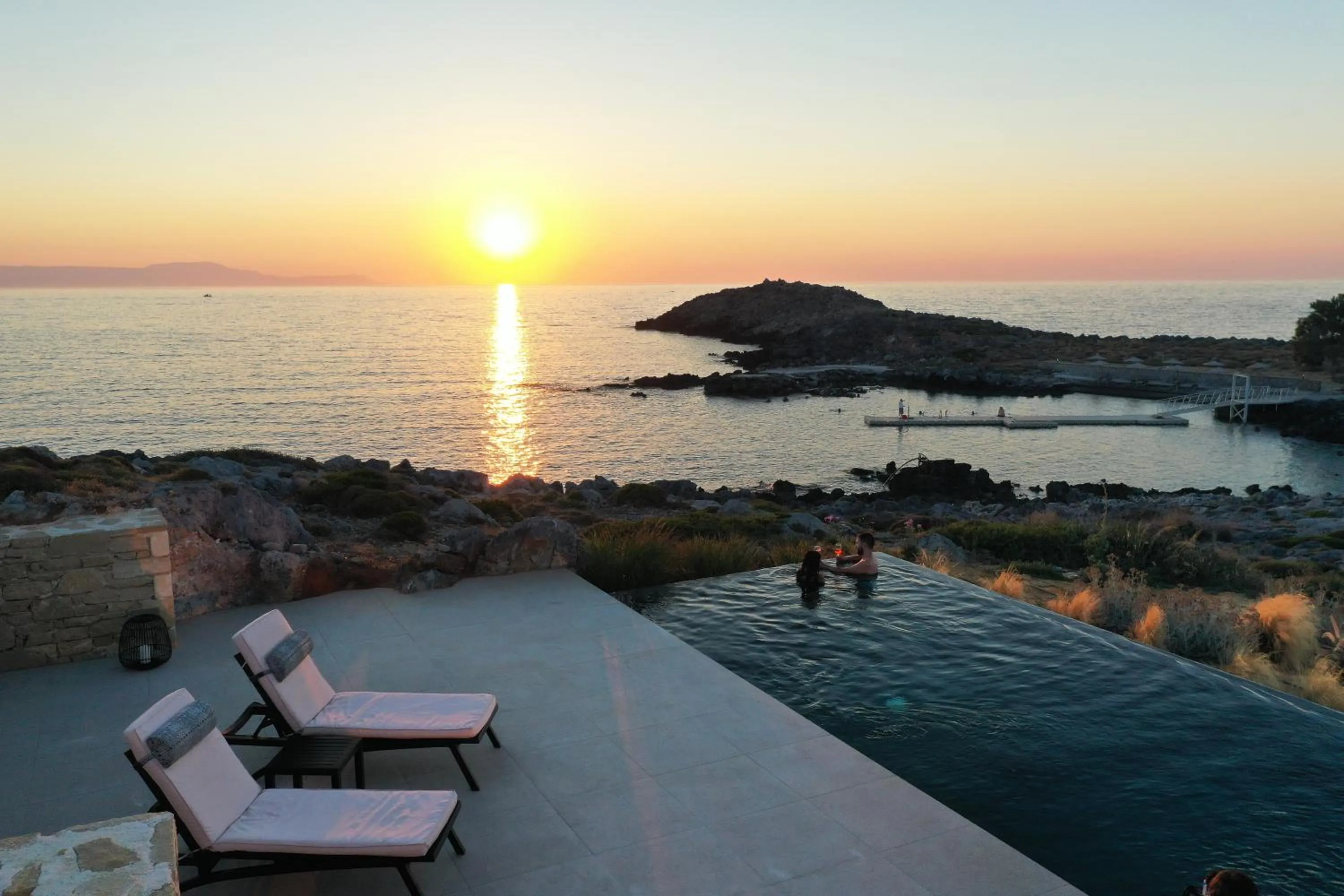 Kavos Hotel & Suites