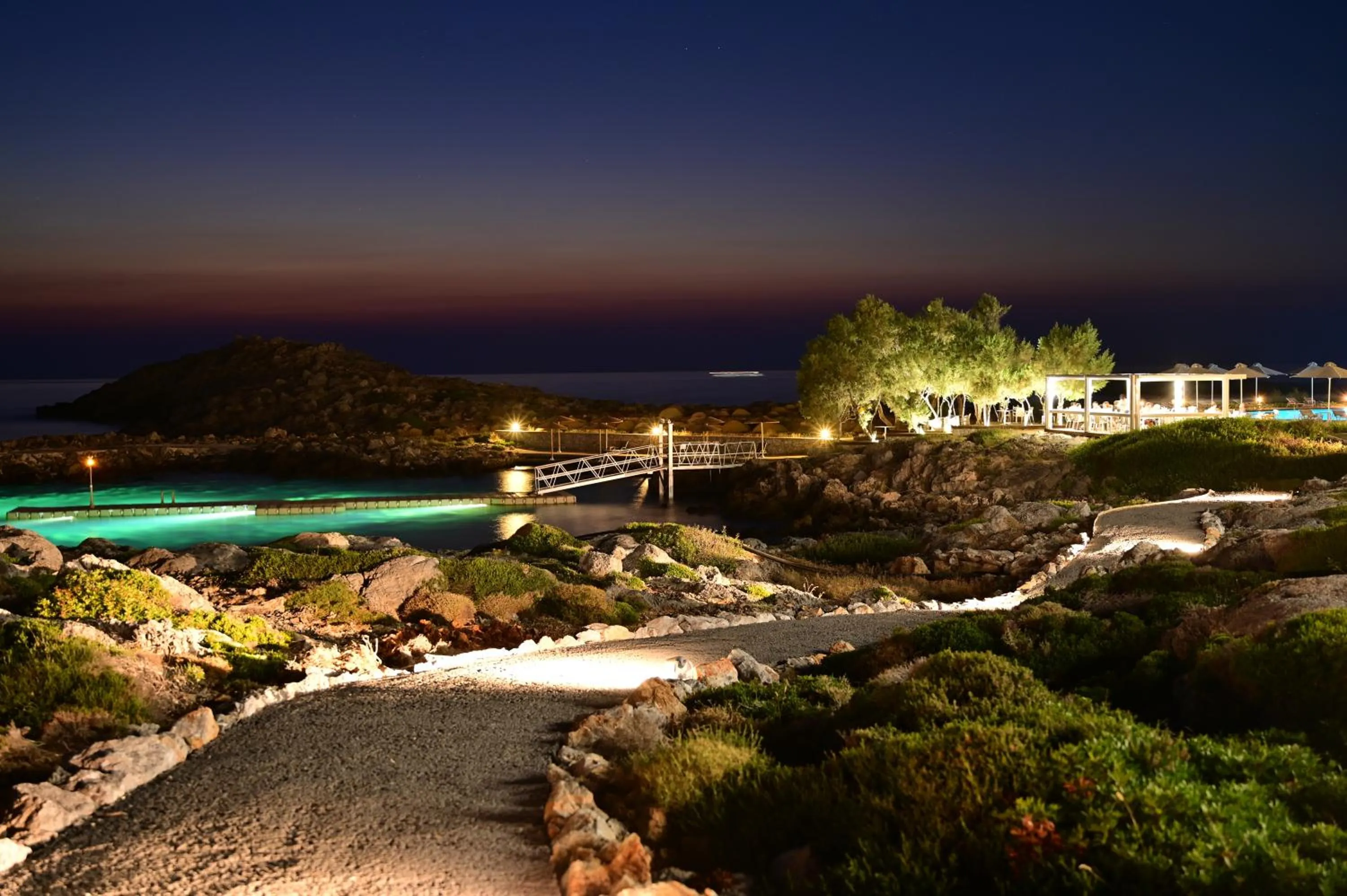 Kavos Hotel & Suites