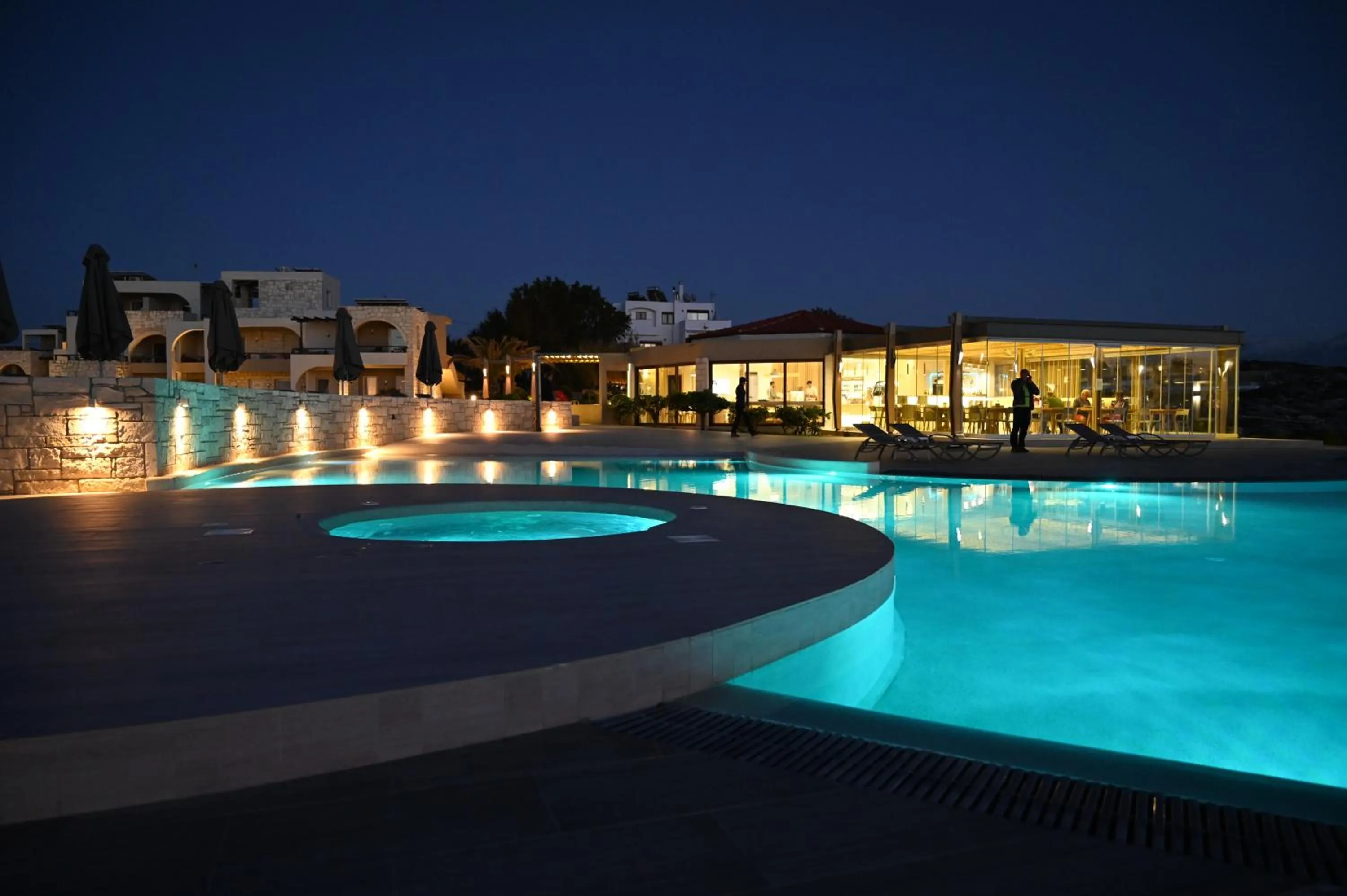 Kavos Hotel & Suites