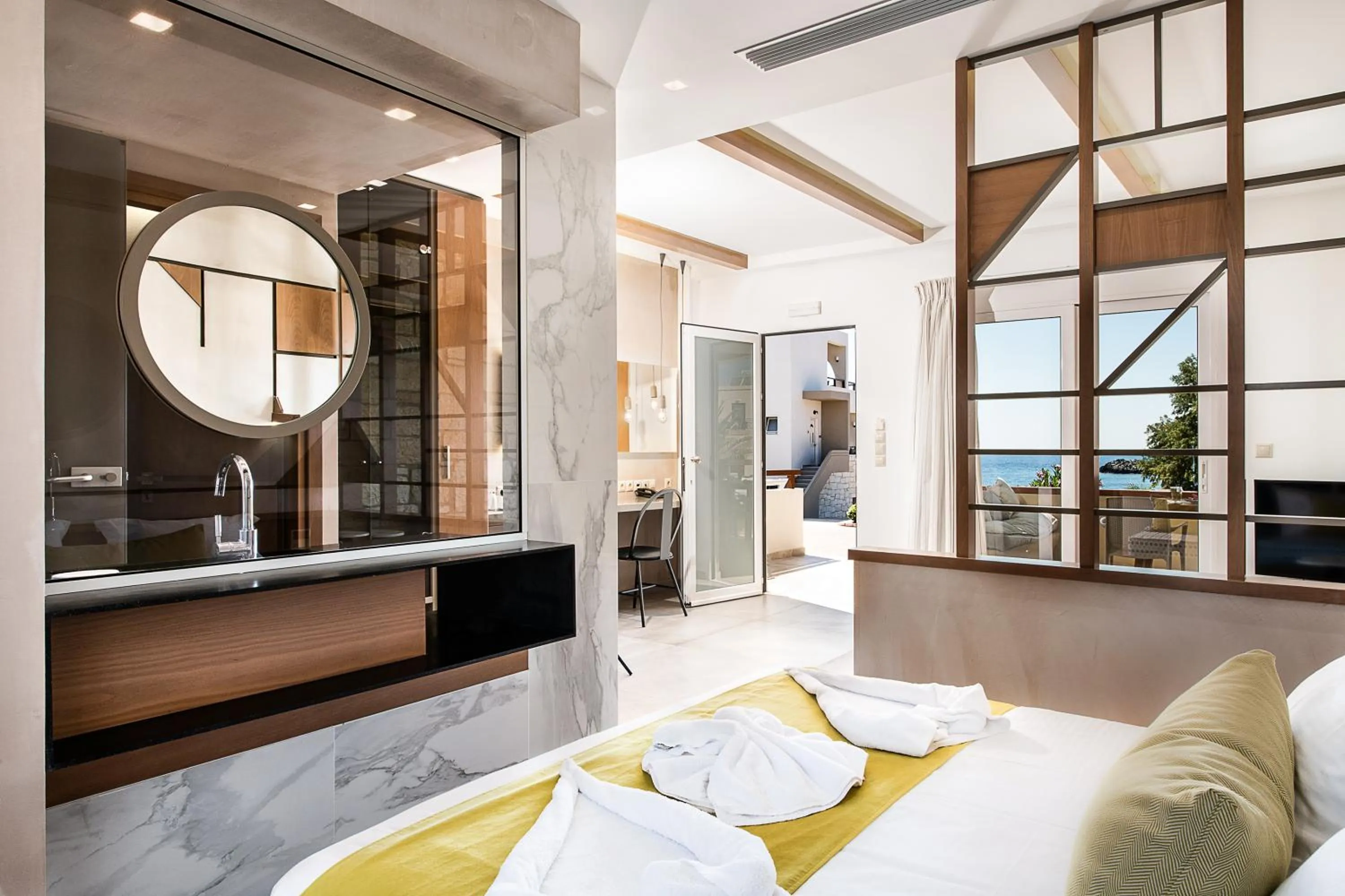 Bedroom, Bed in Kavos Hotel & Suites