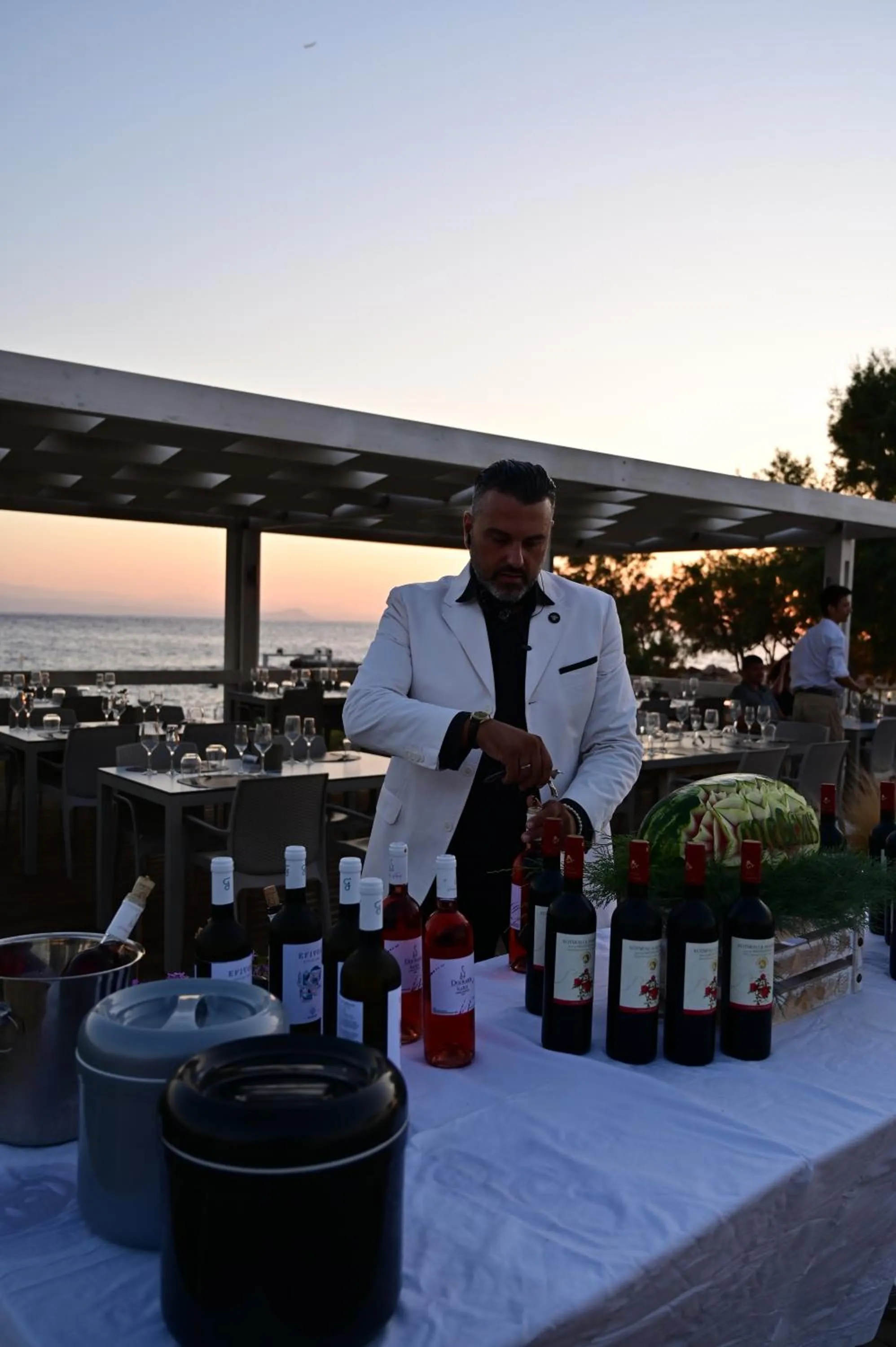 Restaurant/places to eat in Kavos Hotel & Suites