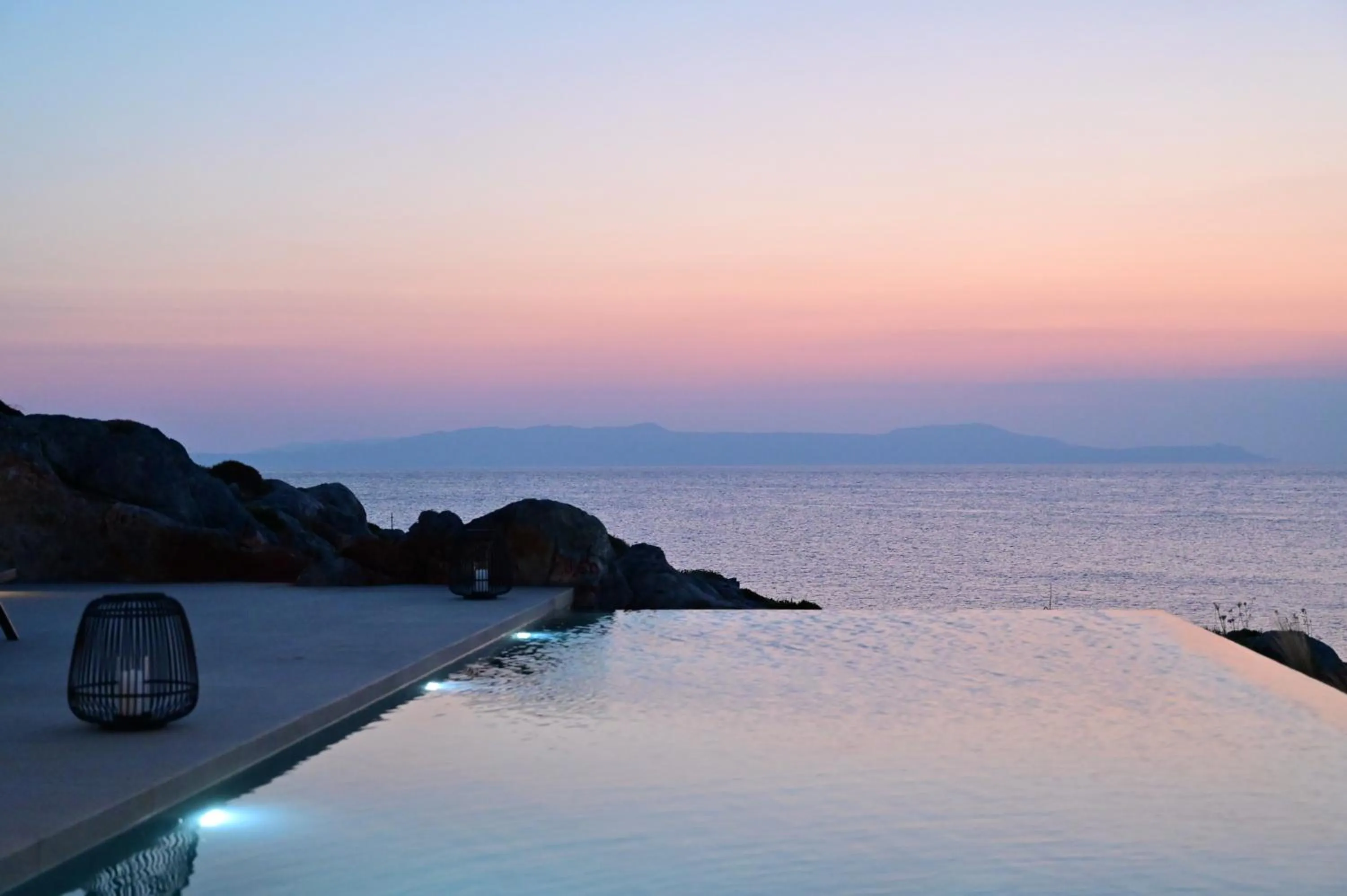 Kavos Hotel & Suites