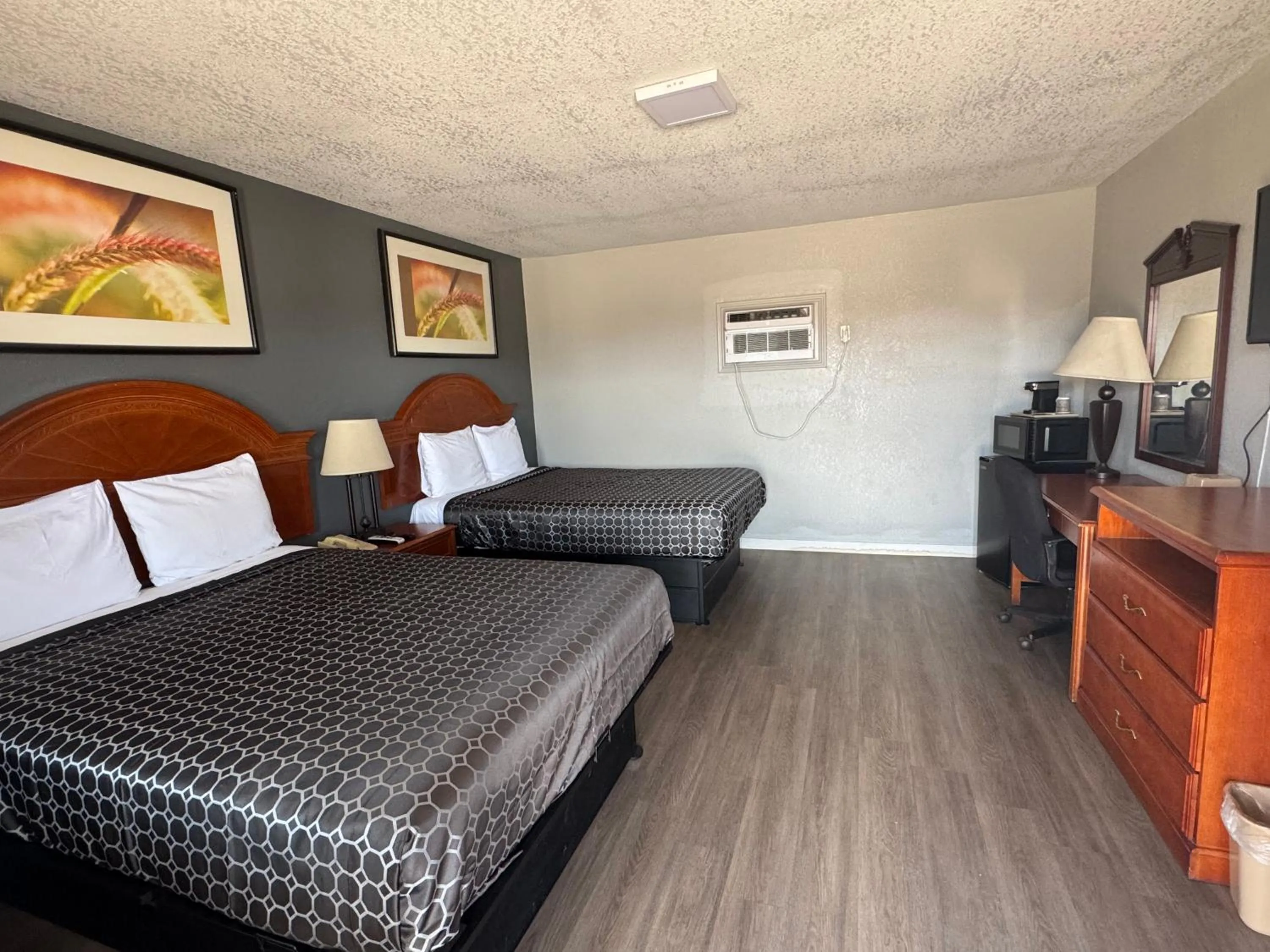 Bed in Hickman’s Motel