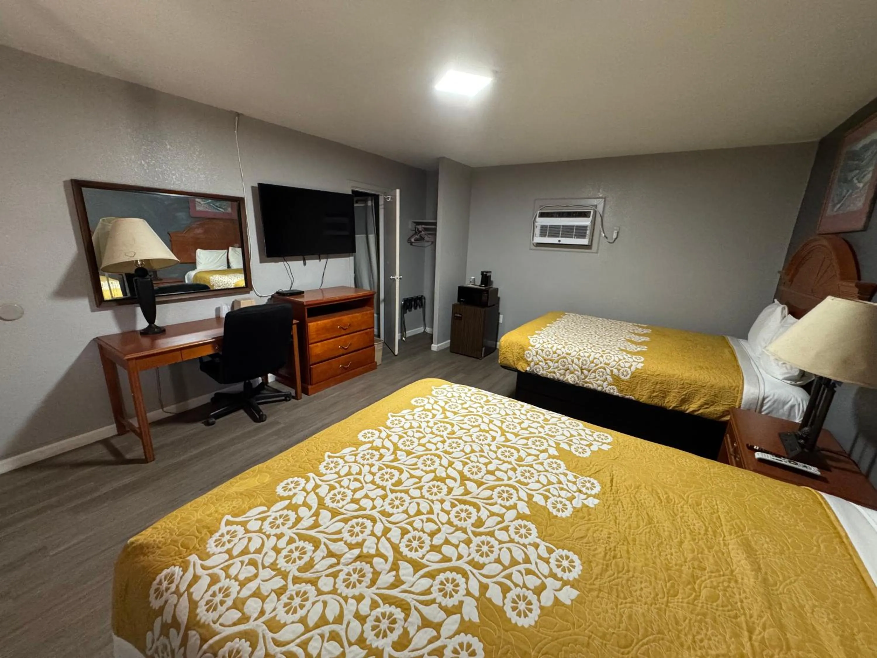 Bed in Hickman’s Motel