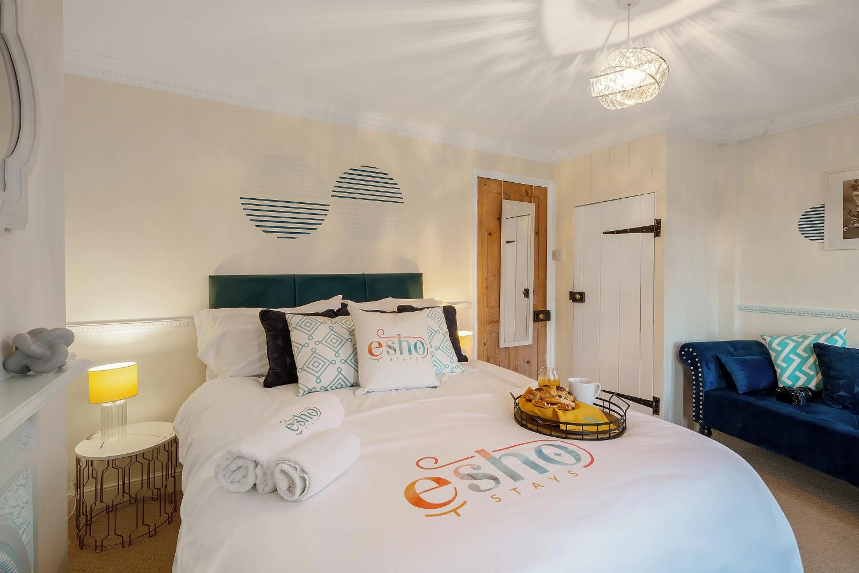 Cotswolds - 3 bed house, with Garden, WiFi - Esho Stays