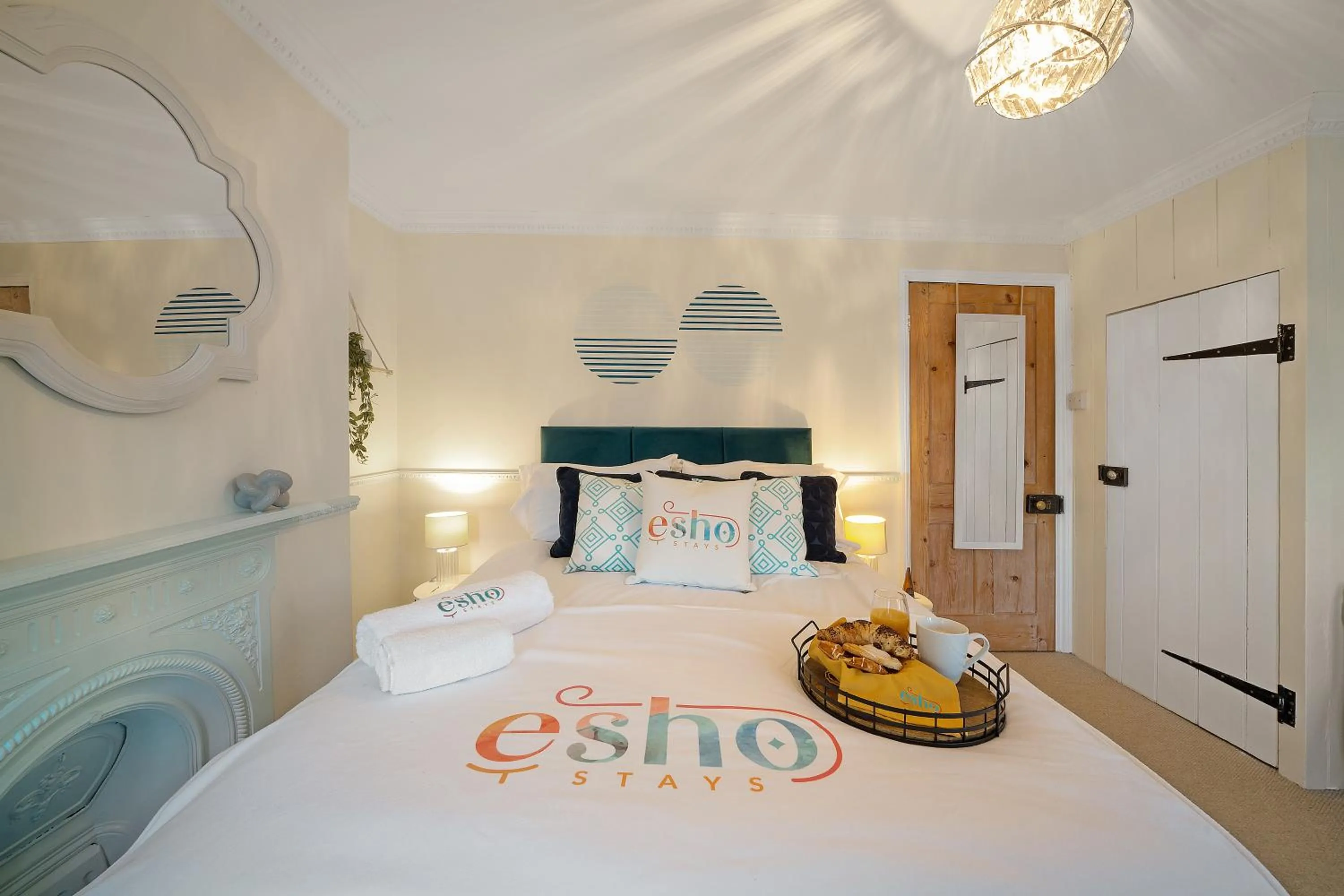 Cotswolds - 3 bed house, with Garden, WiFi - Esho Stays